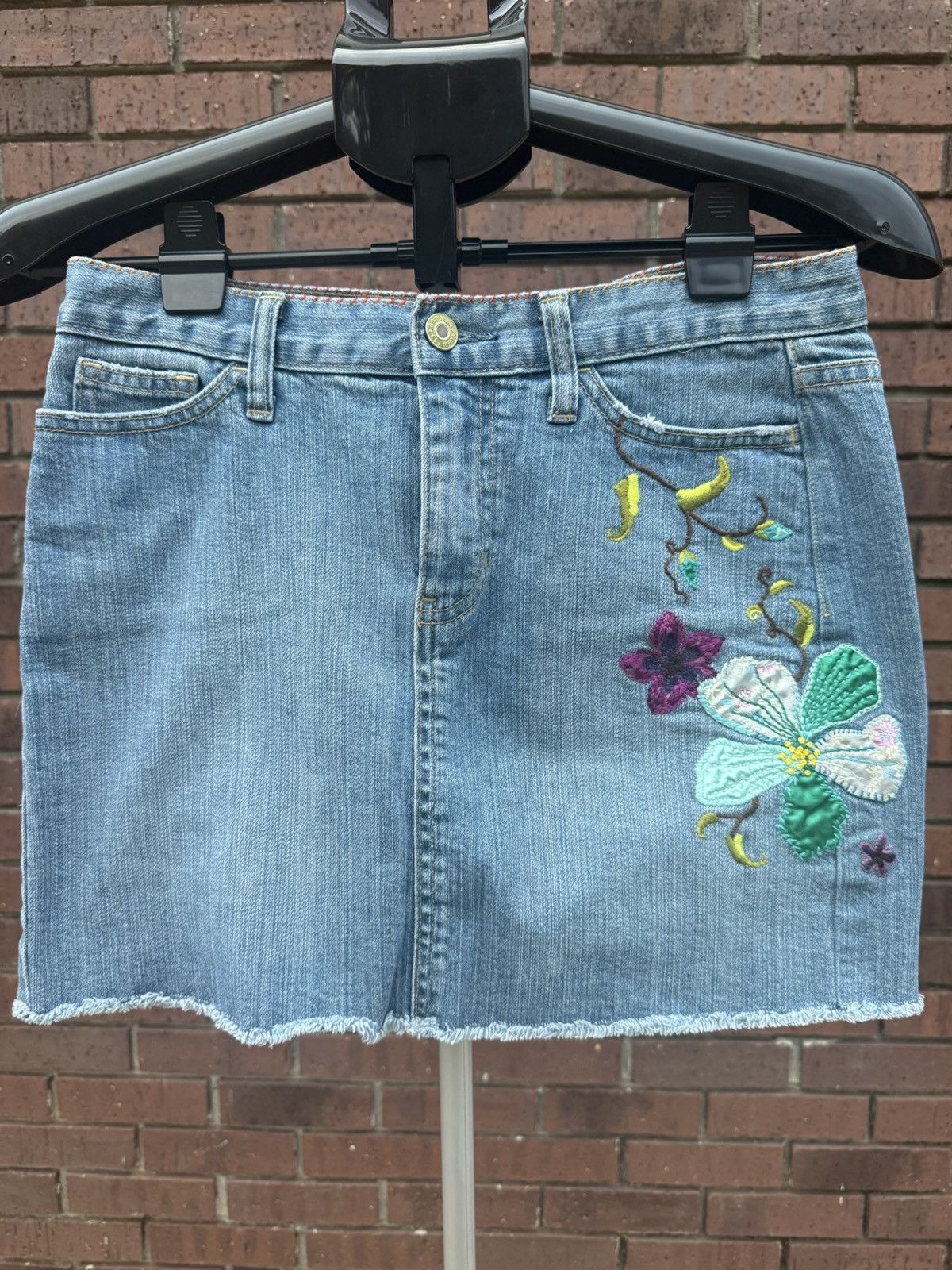 Gap GAP Y2K Vintage Blue Jean Denim Mini Skirt Embroidered Size 27" / US 4 / IT 40 - 1 Thumbnail