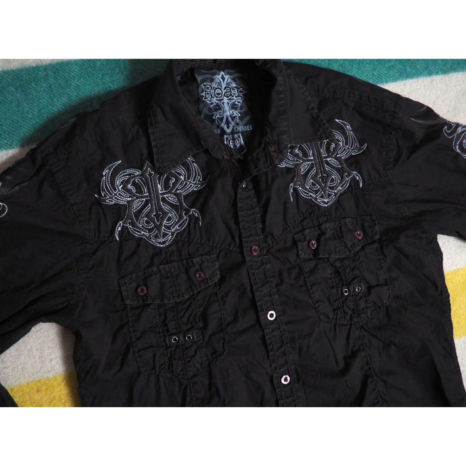 Roar VINTAGE Roar Shirt Button-Up Cross Sewn Graphic Print Grunge Dark Brown Mens S Vintage Yes College? Size US S / EU 44-46 / 1 - 7 Thumbnail
