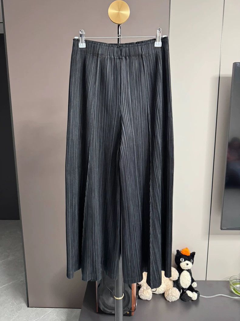 Issey Miyake issey miyake size:2 Black pleated pants 2505-Nextarrow Size US 26 / EU 42 - 1 Thumbnail