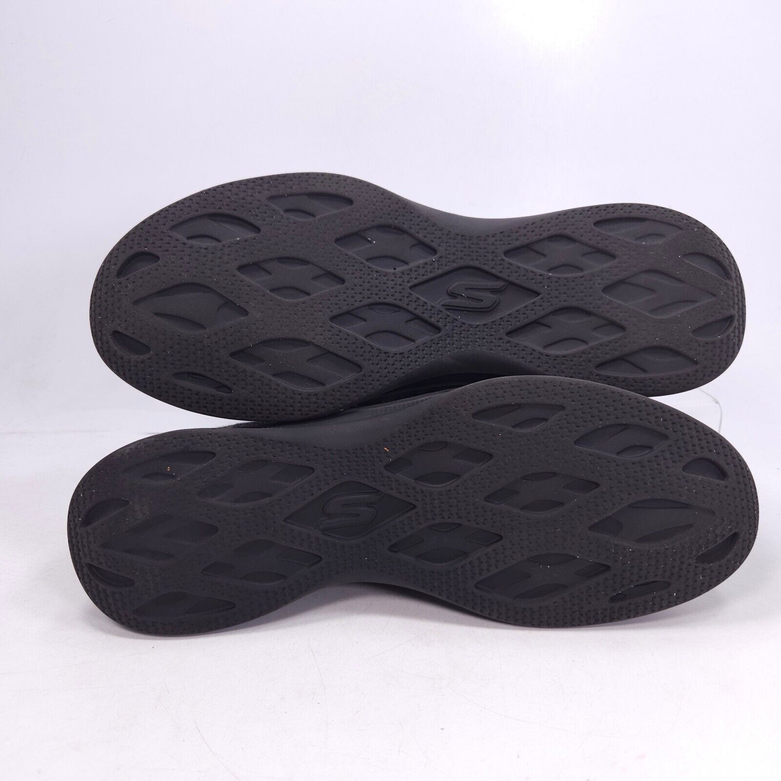 SKECHERS Skechers Goga Max Lite Shoe Womens Size 9.5 14751 Gray Black Size US 9.5 / IT 39.5 - 7 Thumbnail