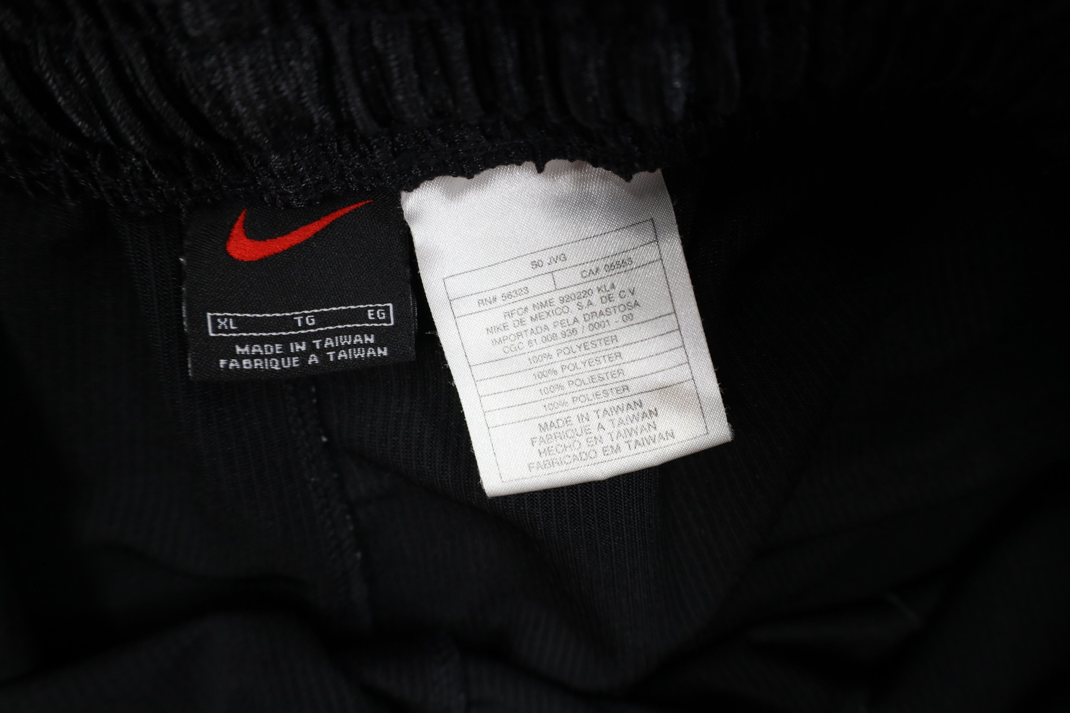 Nike Vintage 90s Nike Mini Swoosh Dazzle Basketball Shorts Black Size US 36 / EU 52 - 9 Thumbnail