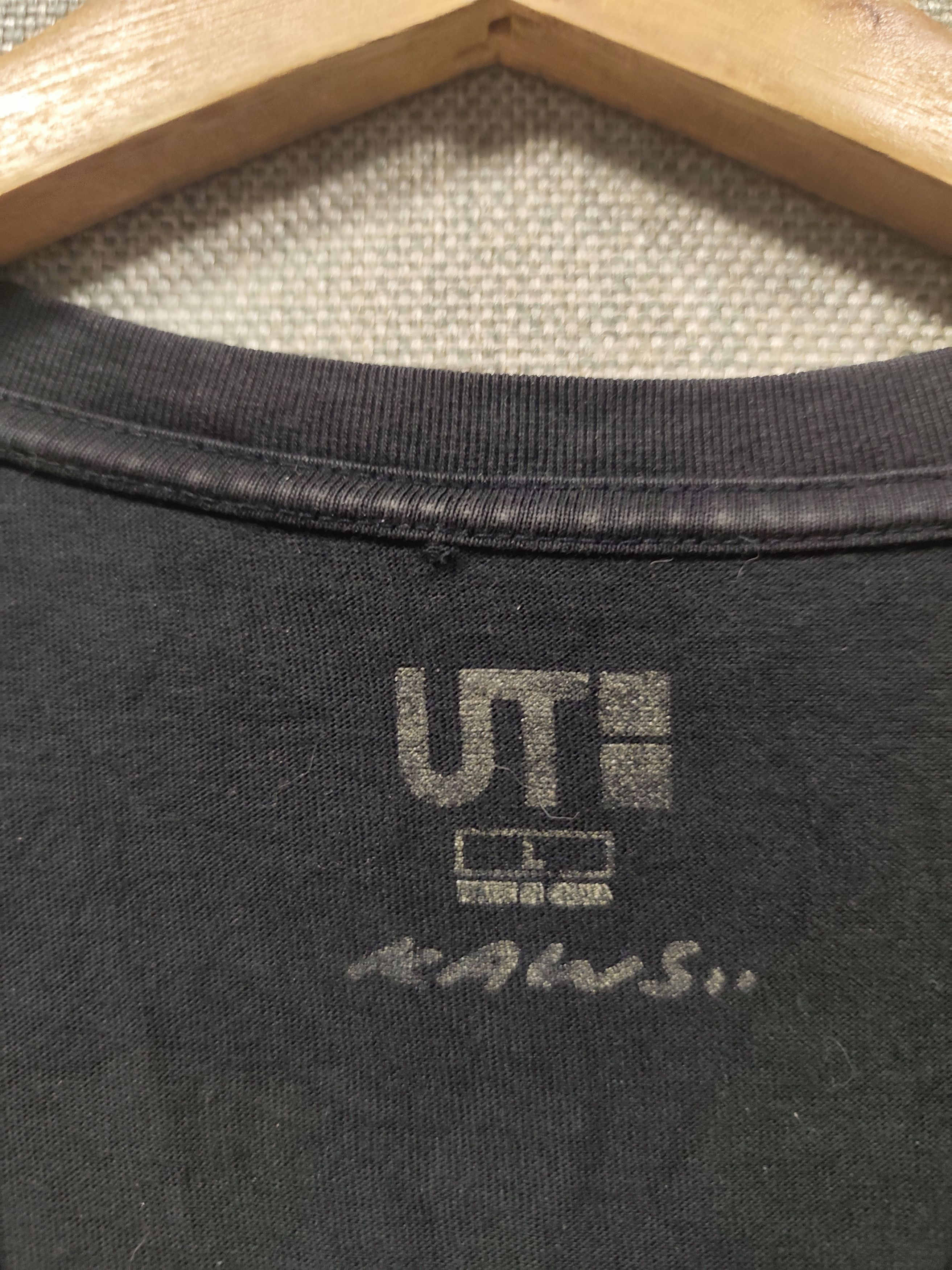 Kaws × Uniqlo T shirt Uniqlo x Kaws Size US M / EU 48-50 / 2 - 4 Thumbnail