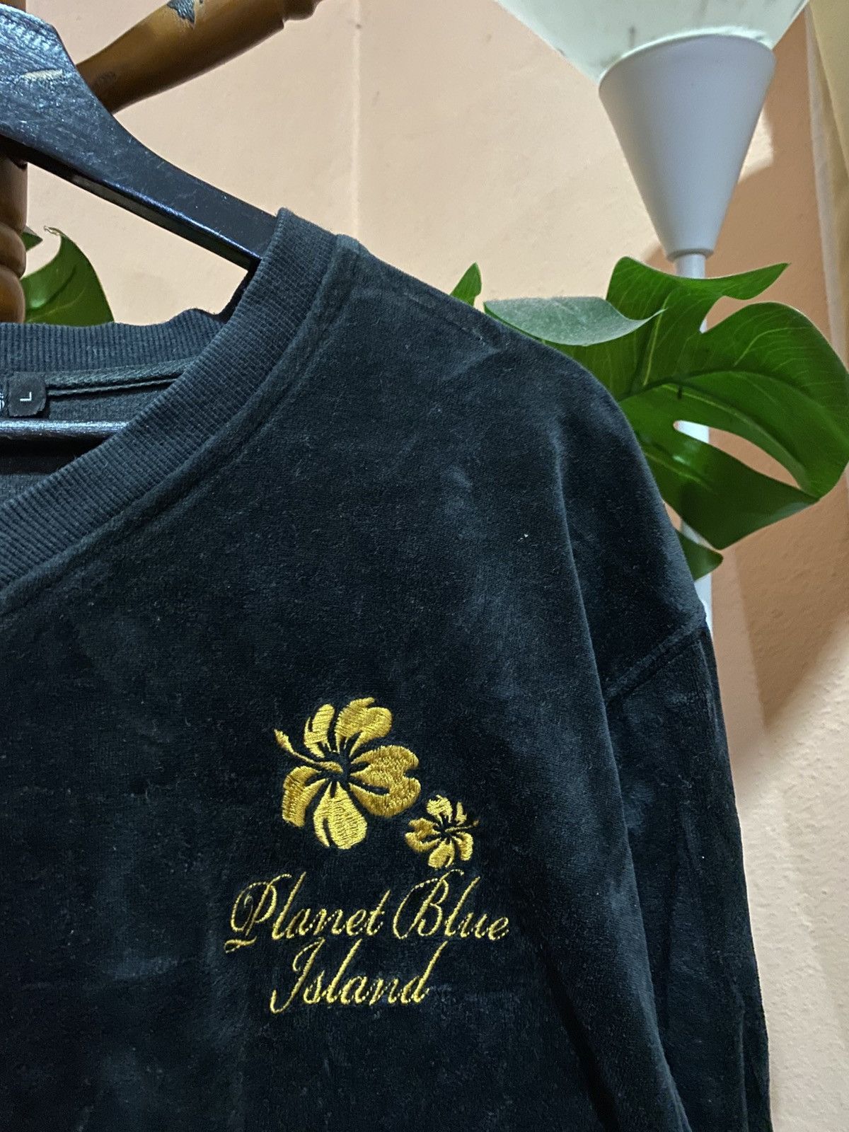 Japanese Brand Vintage Planet Blue Island Black Velour Tropical Hibiscus Size US L / EU 52-54 / 3 - 11 Thumbnail