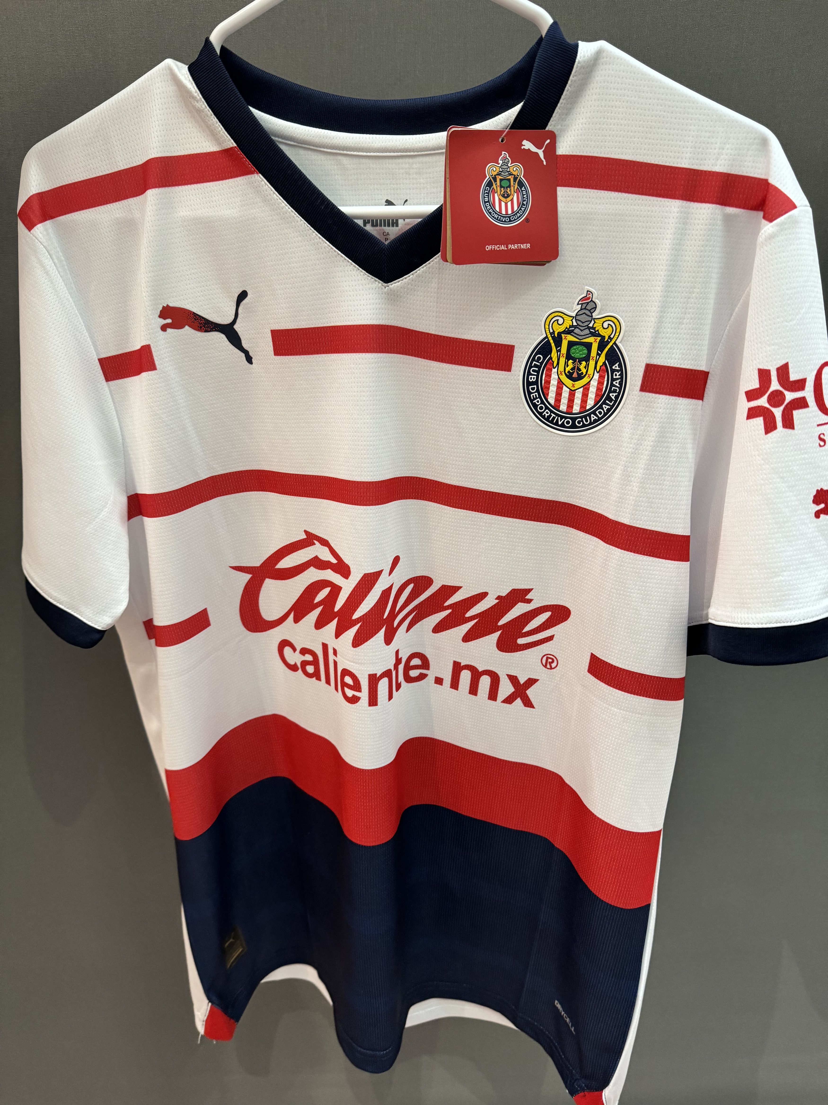 Puma BNWT Chicharito #14/ Chivas de Guadalajara Away Jersey 2024 Size US S / EU 44-46 / 1 - 1 Thumbnail