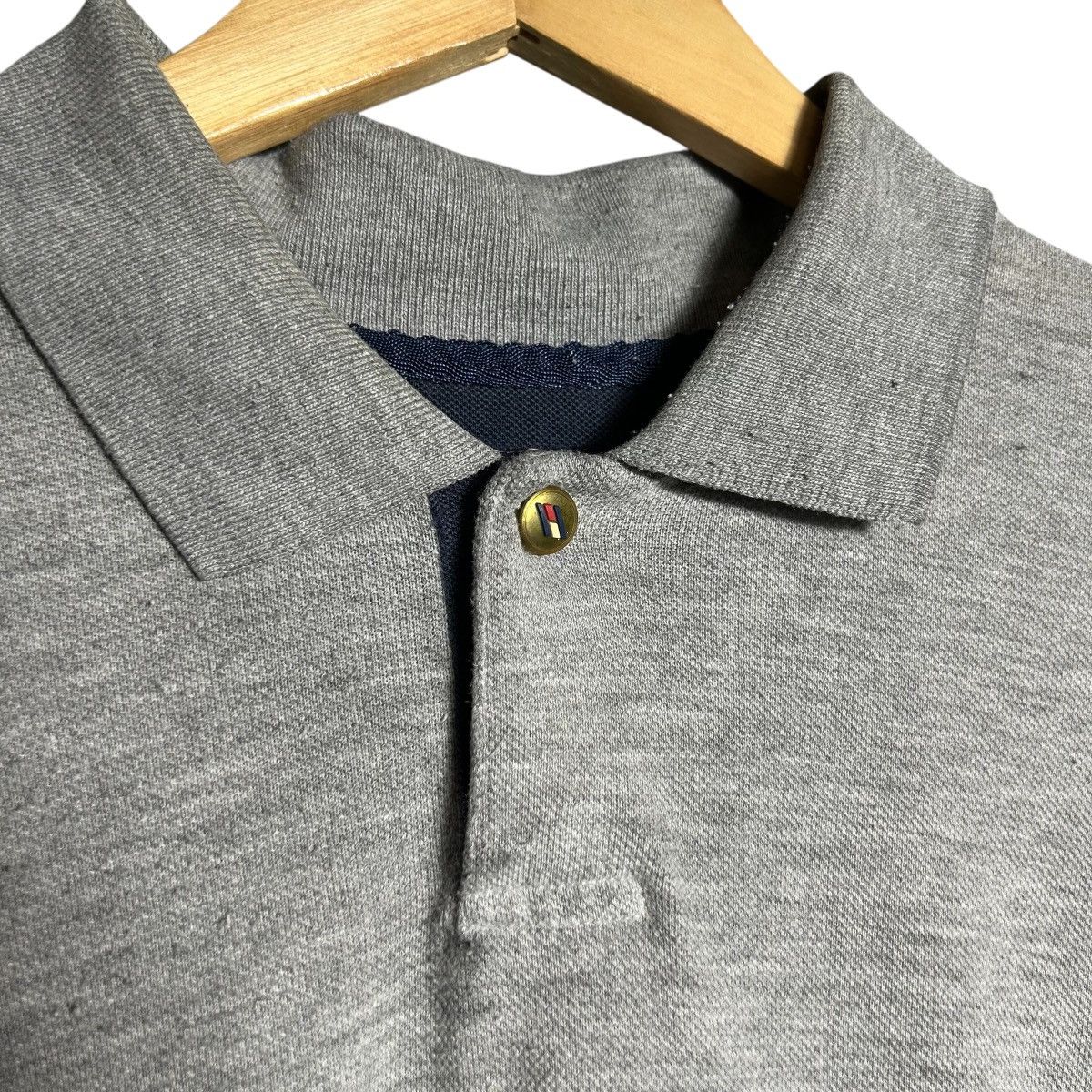 Tommy Hilfiger Vintage Tommy Hilfiger Big Logo Polos Shirt Size US L / EU 52-54 / 3 - 5 Thumbnail