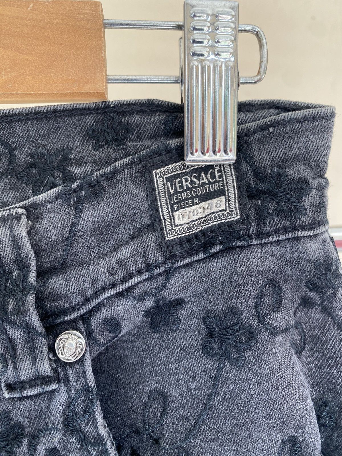 Versace Jeans Couture Versace Embroidery Pattern Sunfaded Jeans Size 26" / US 2 / IT 38 - 6 Thumbnail