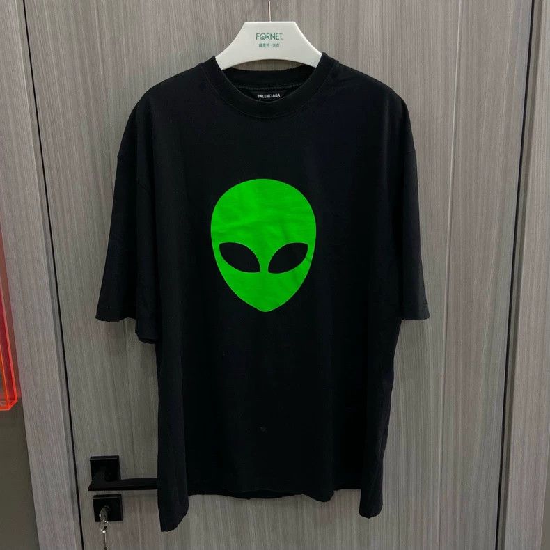 Balenciaga Balenciaga Alien Short Sleeve T-Shirt, Size L Size US L / EU 52-54 / 3 - 1 Thumbnail