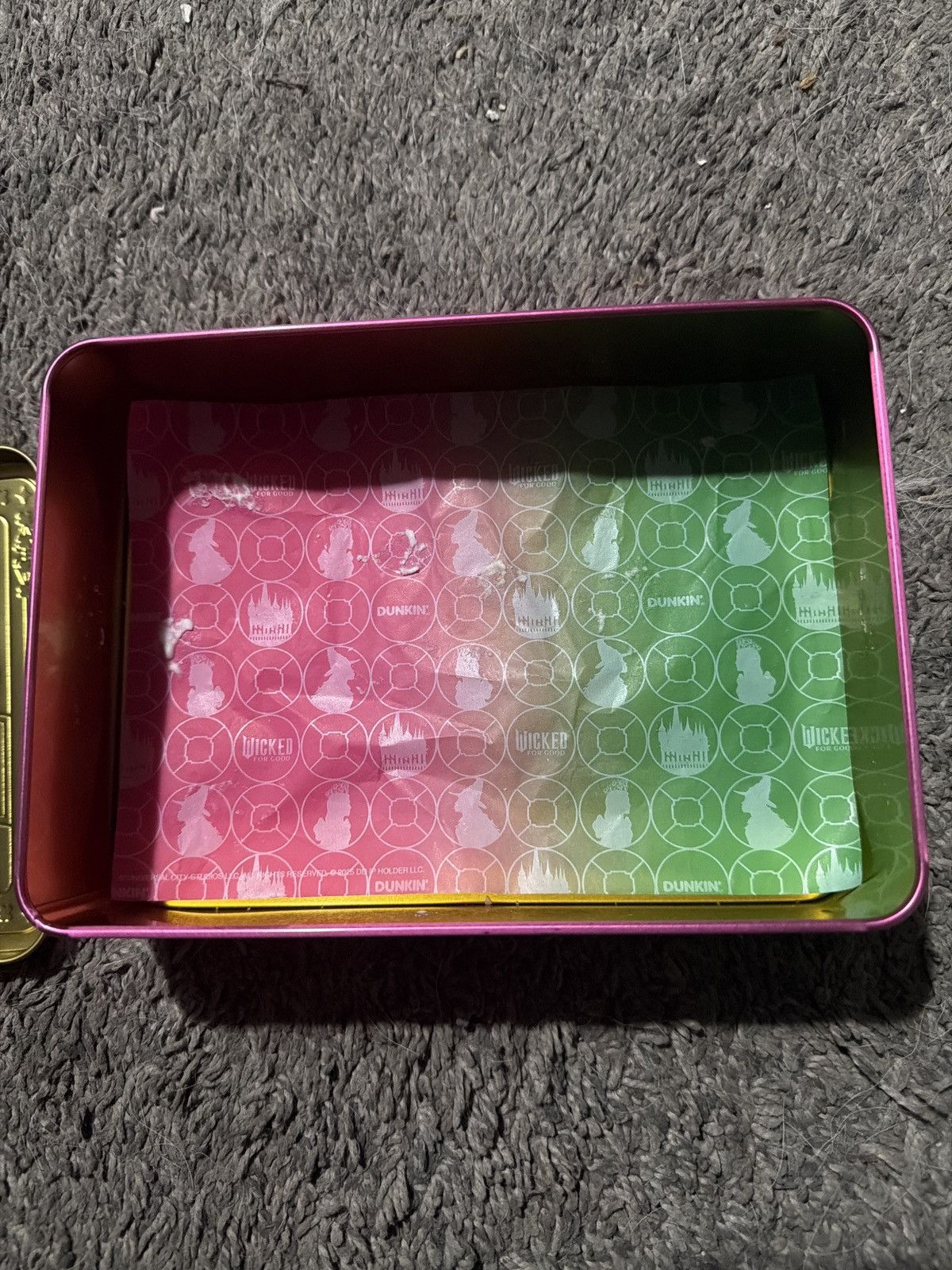 Universal Studios 2025 Dunkin’ Donuts X Wicked Munchkins Tin Size ONE SIZE - 6 Thumbnail
