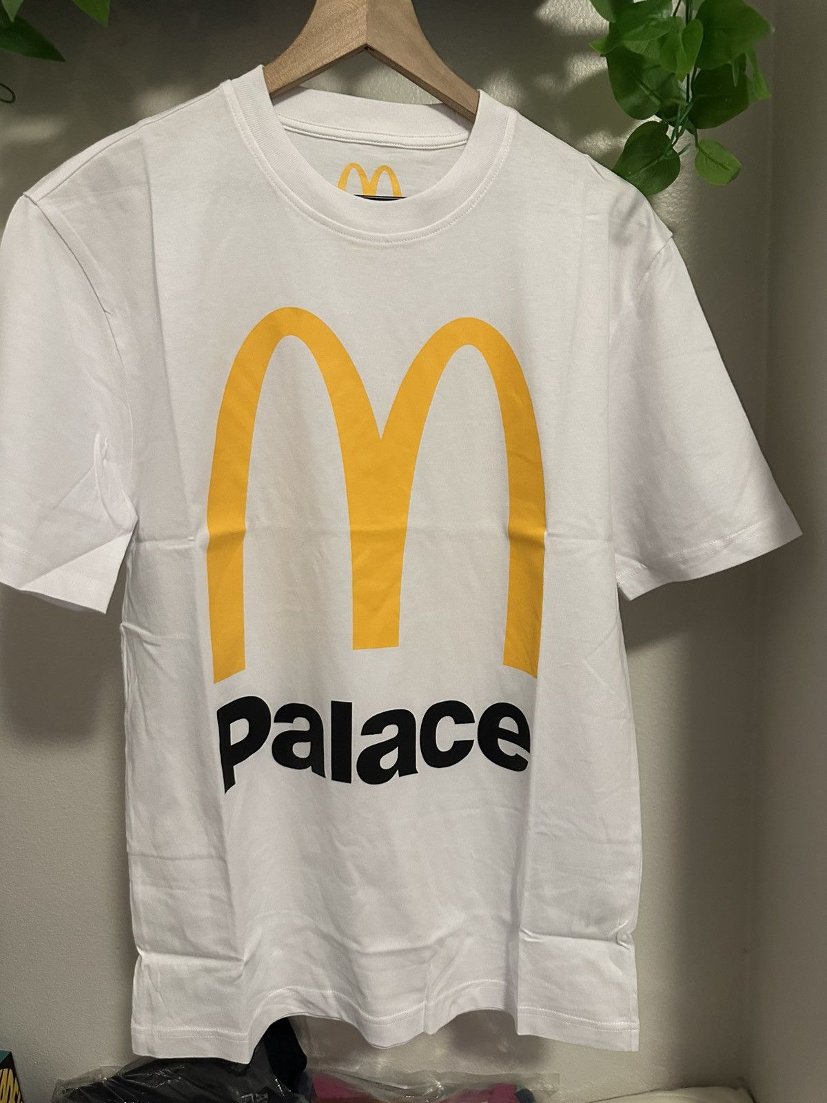 【Palace x McDonald's】 Logo T-Shirt White ★大人気★ s-l400.png
