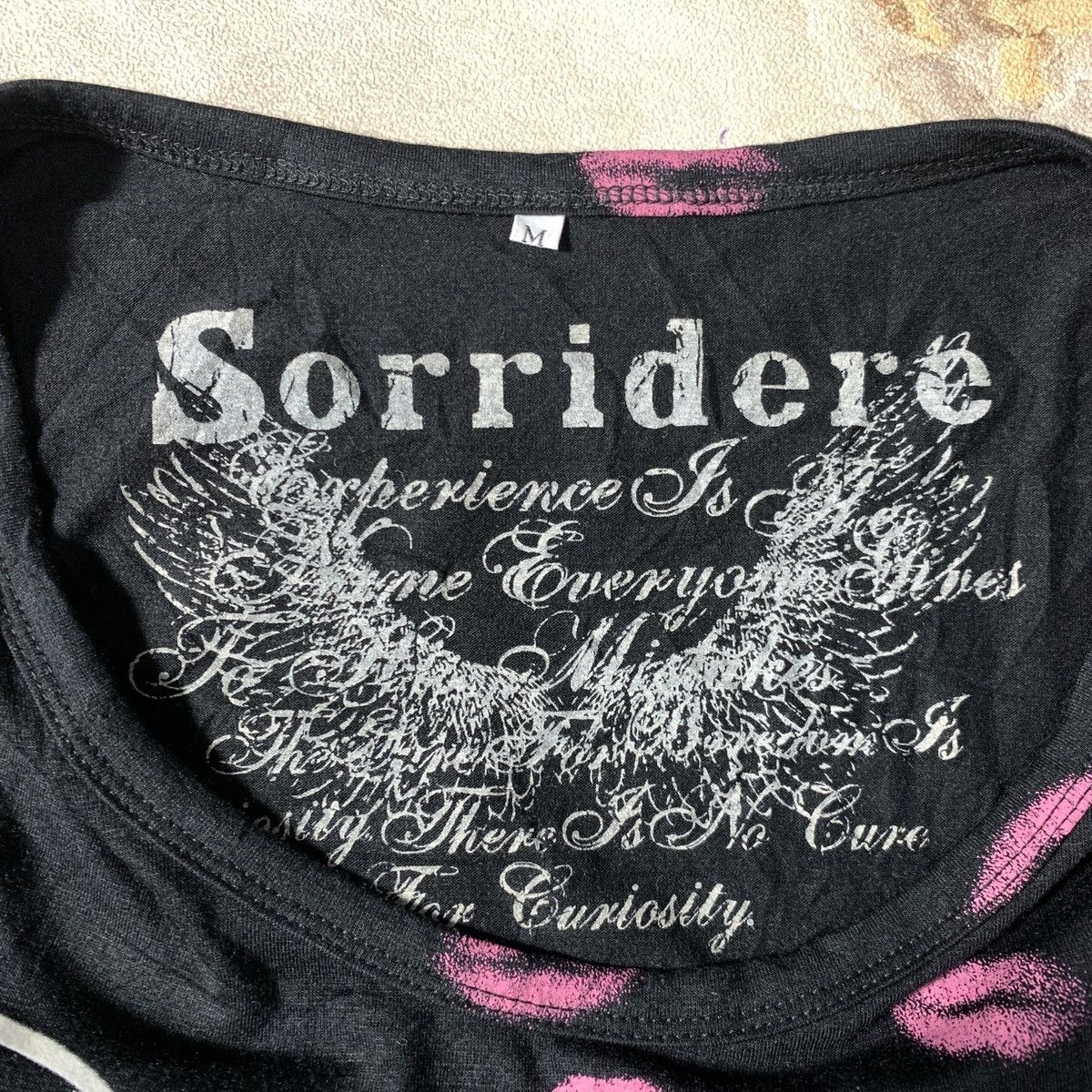 Japanese Brand 2000s Sorridere Kiss Printed Vkei Gothic Style Tshirt Size M / US 6-8 / IT 42-44 - 3 Thumbnail