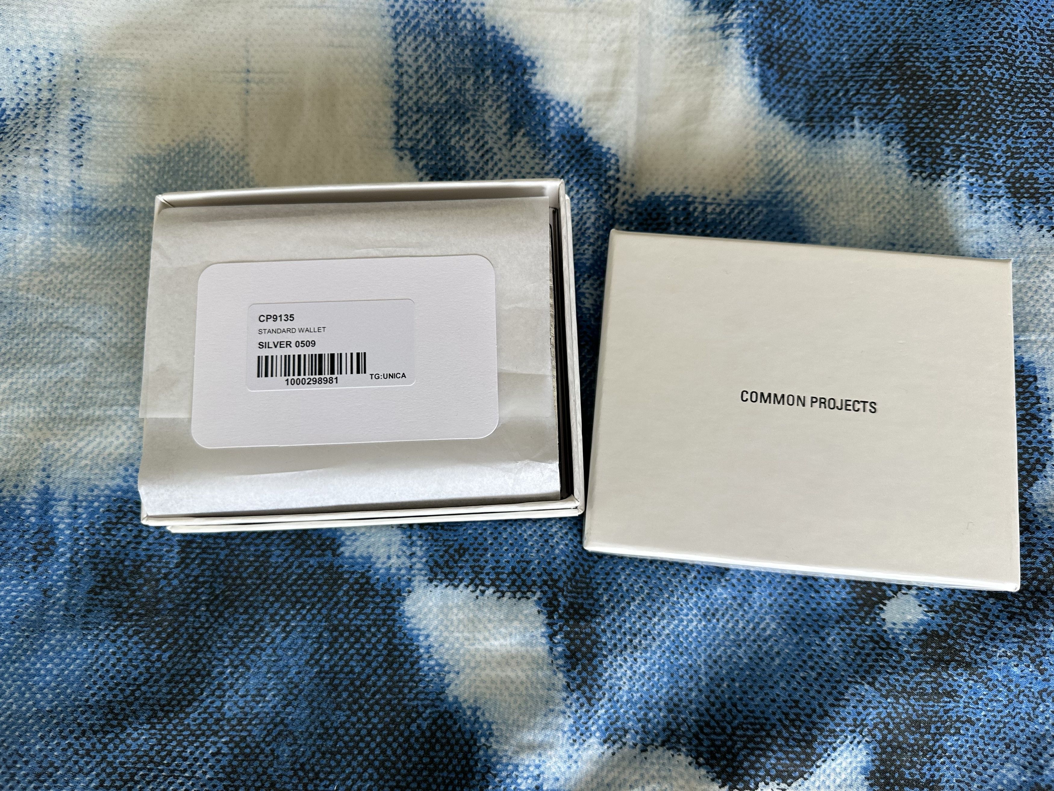 Common Projects Standard Wallet - Silver Leather Size ONE SIZE - 5 Thumbnail