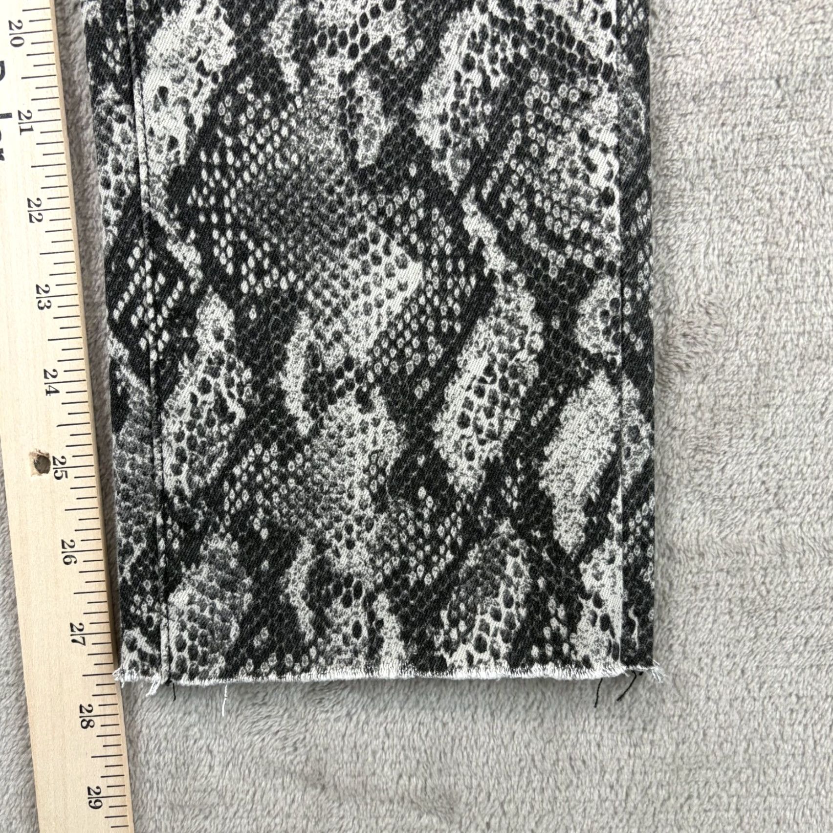 Paige PAIGE Hoxton Slim Roccia Snake Print Raw Hem Jeans Women 25 Designer USA Made Size 42" / US 20 - 7 Thumbnail