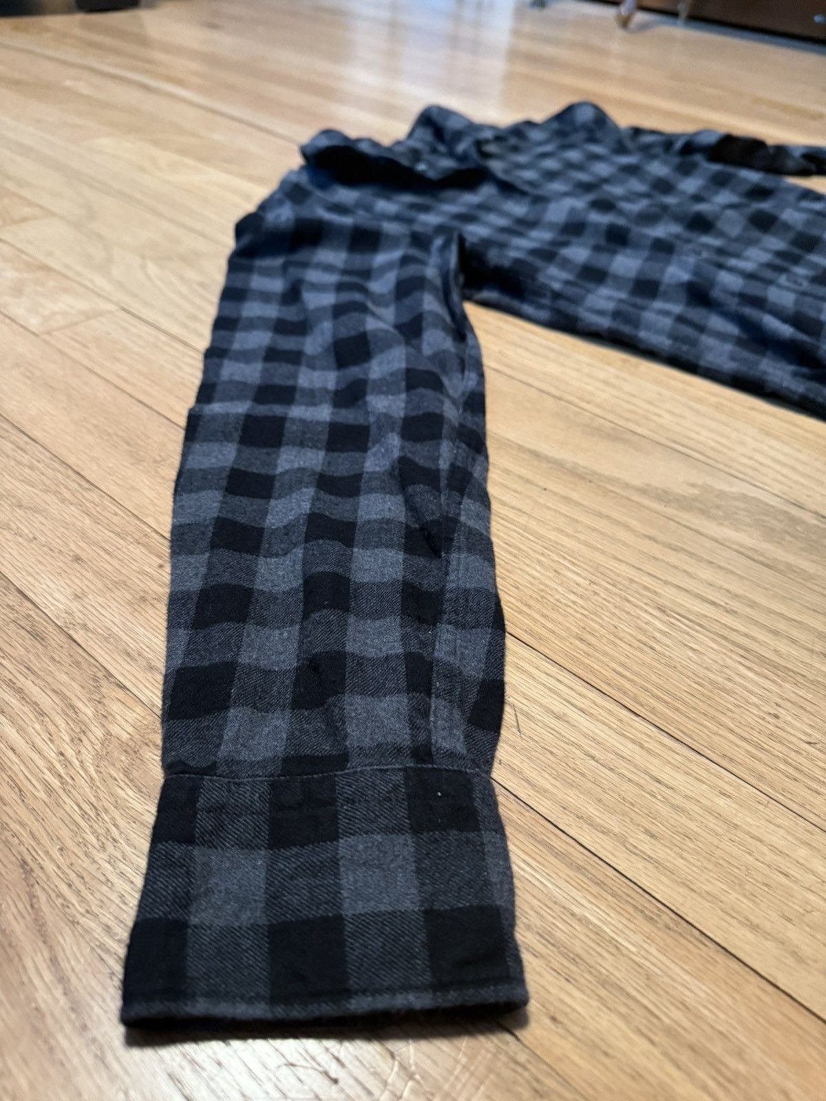Uniqlo Black Flannel Checkered Button Up Shirt Size US S / EU 44-46 / 1 - 2 Thumbnail