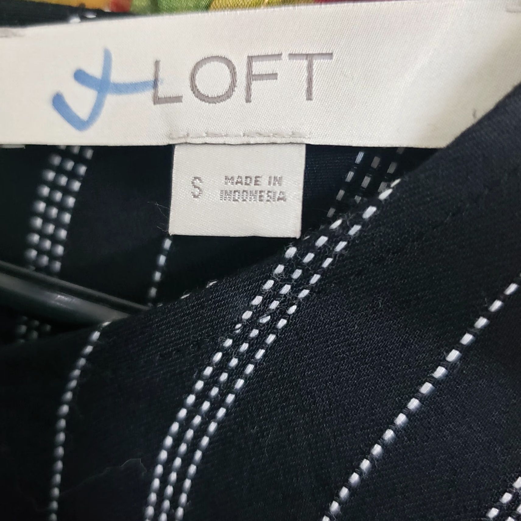 Loft LOFT Ann Taylor Women's Top Blouse Stripe Black White Back Buttons Rayon Size S Short Sleeve Round Neck Size S / US 4 / IT 40 - 6 Thumbnail