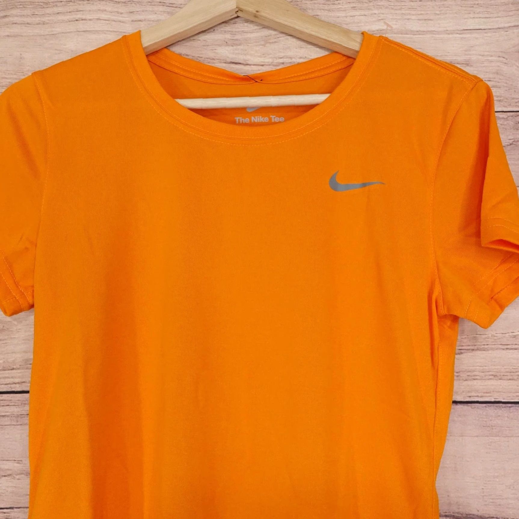 Nike Nike Shirt Womens Small Orange Dri-FIT Athletic Training Tee Lightweight CU7599-879 Size S / US 4 / IT 40 - 2 Thumbnail