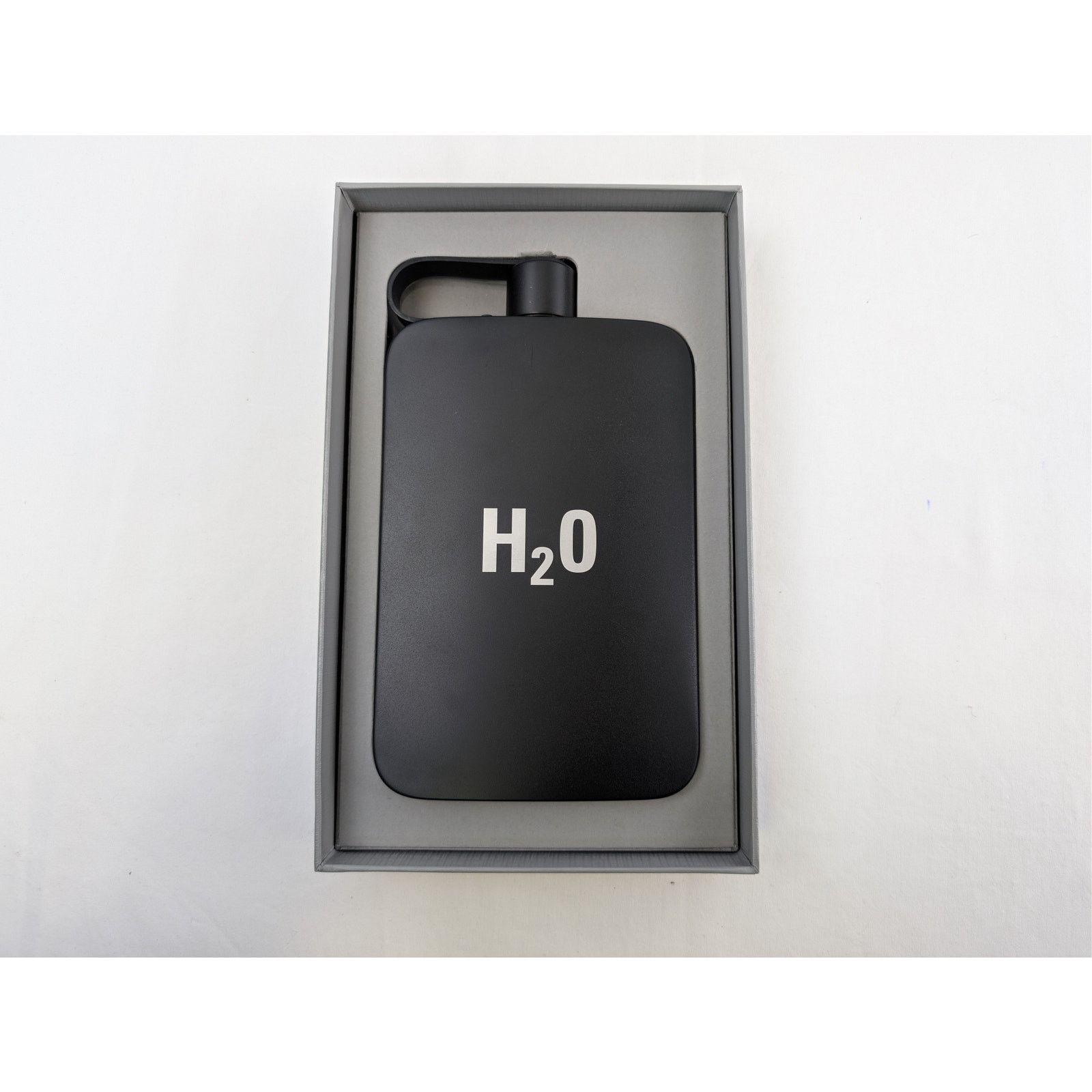 Balenciaga o1rshd1 Q:4 / Size: OS / H2O Water Bottle in Black Size ONE SIZE - 18 Thumbnail