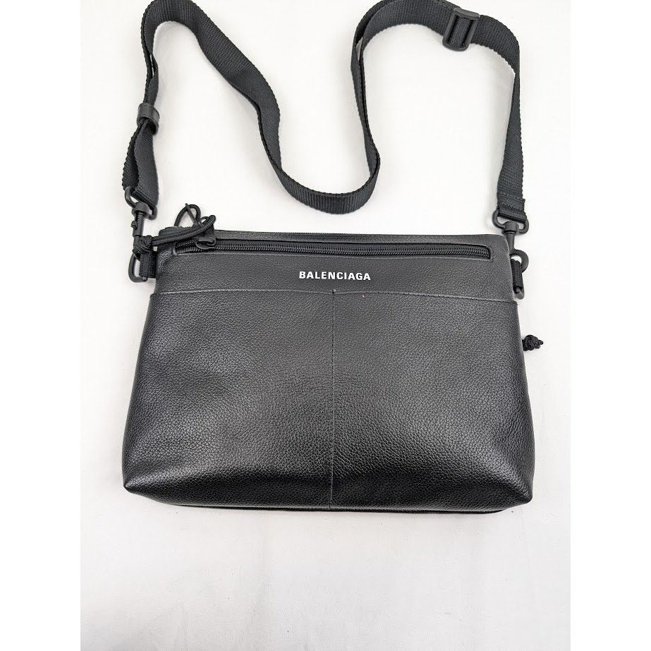 Balenciaga o1rshd1 Size: OS / Calf Grained Explore Crossbody Flat Pouch Size ONE SIZE - 2 Thumbnail