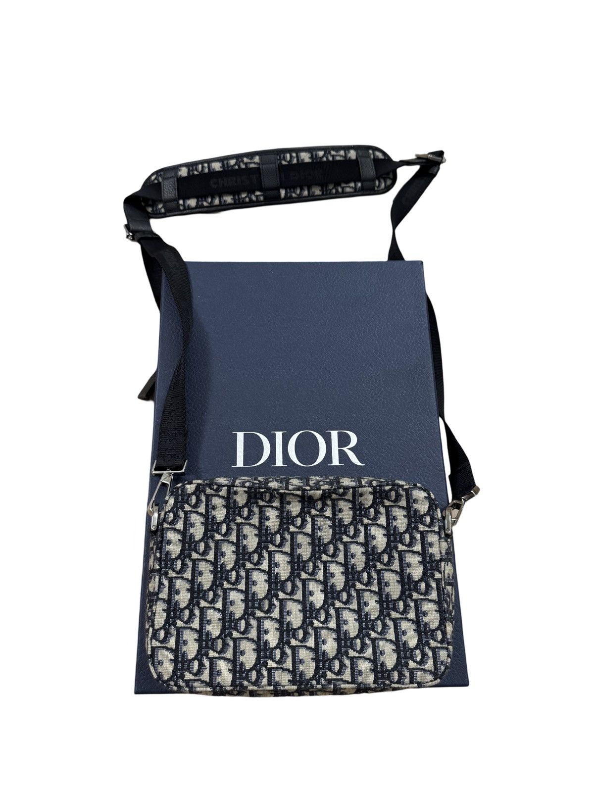 Dior 🔥3000$ Dior Oblique Jacquard Safari Messenger Bag/Dior Bag Size ONE SIZE - 13 Thumbnail