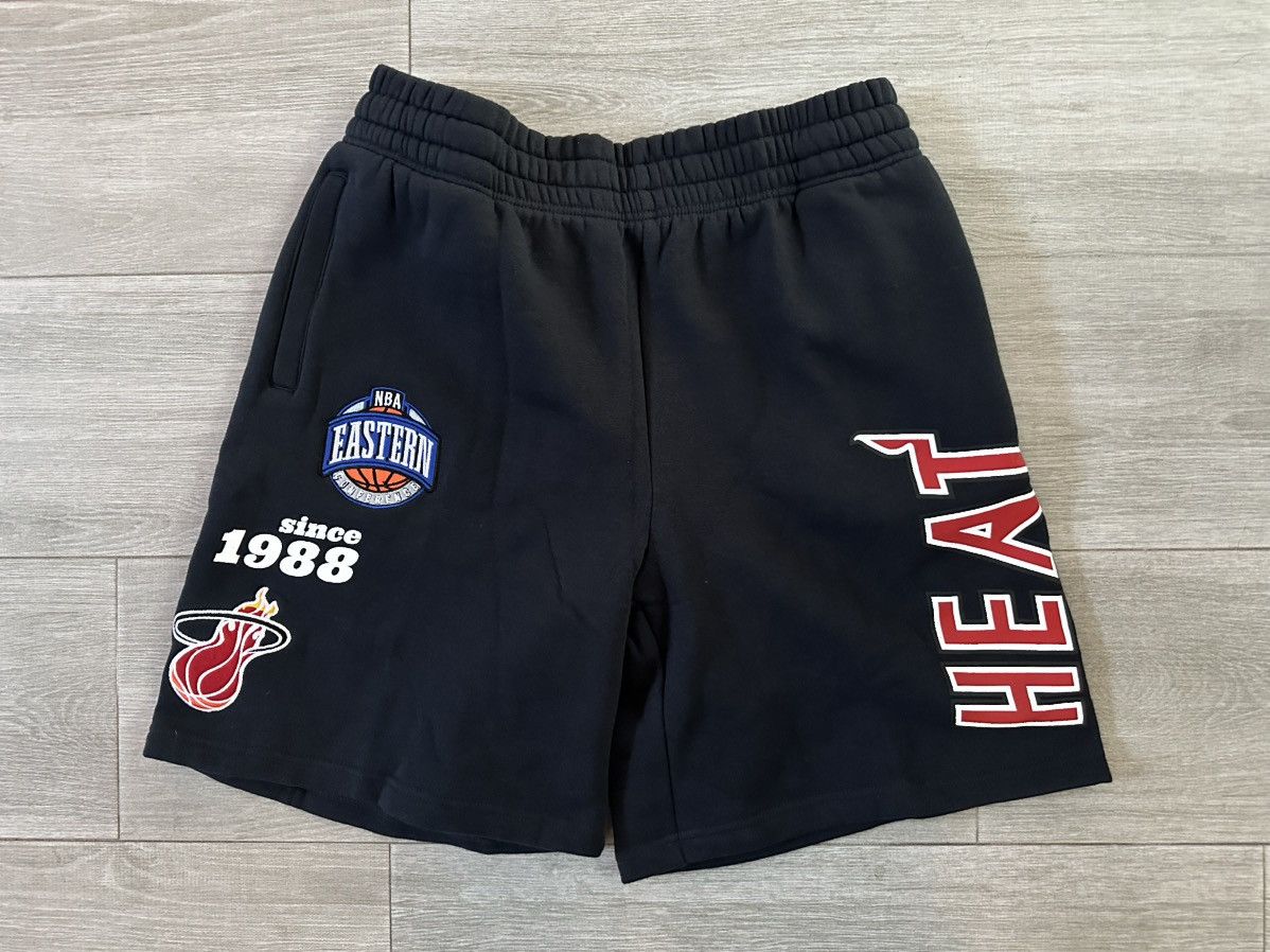 Mitchell & Ness × NBA Miami Heat Mitchell & Ness Origins Fleece Shorts Sz L Large Size US 36 / EU 52 - 1 Thumbnail