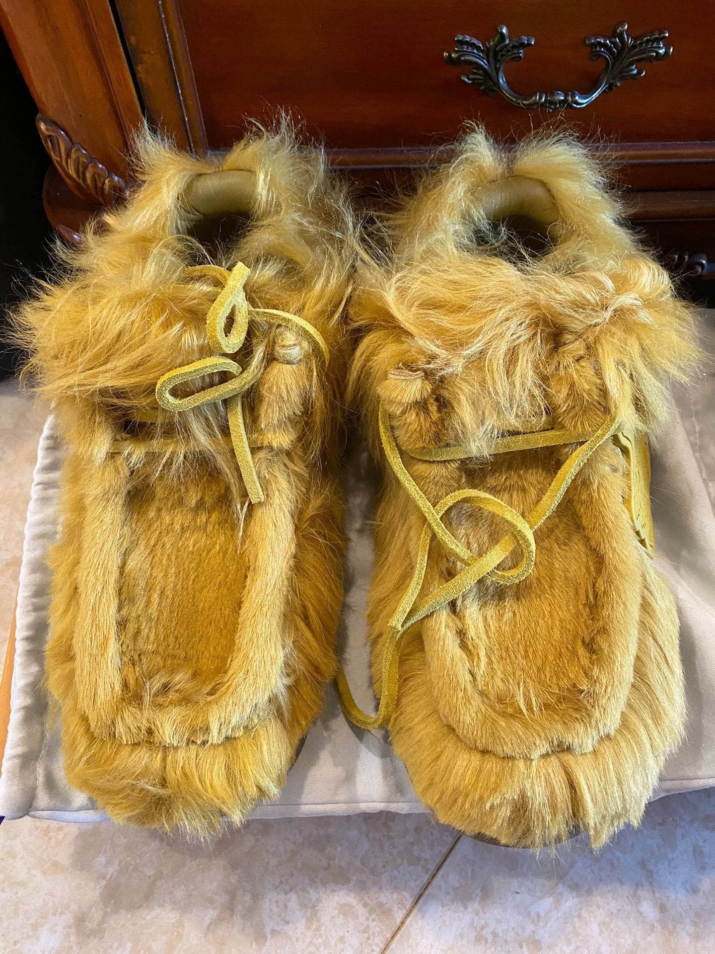 Burberry Yellow Furry Laced Slip-On Shoes Size 8 Size US 8 / EU 41 - 1 Thumbnail