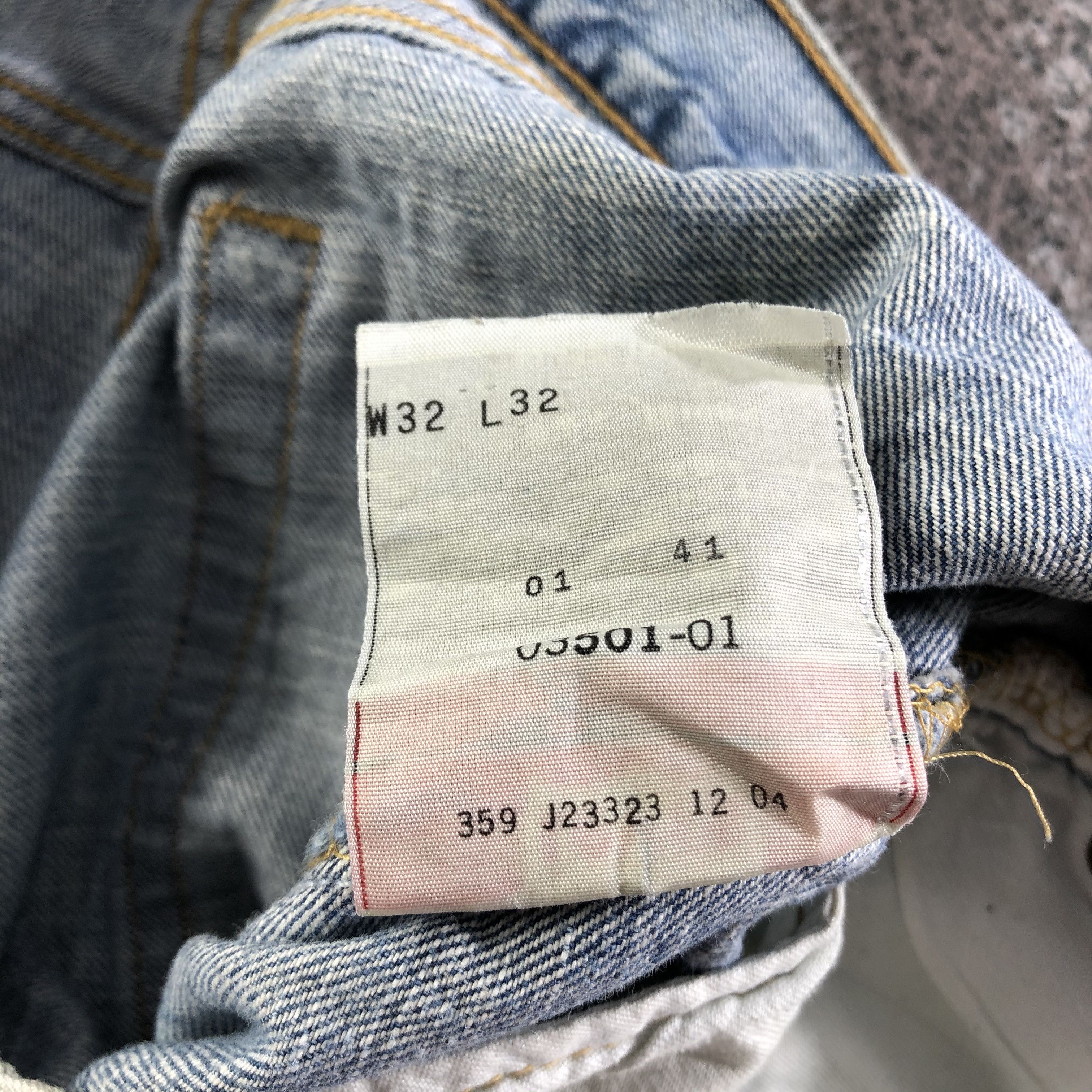 Levi's Vintage Levis 501 Jeans Ripped Denim KJ3110 Size US 32 / EU 48 - 11 Thumbnail