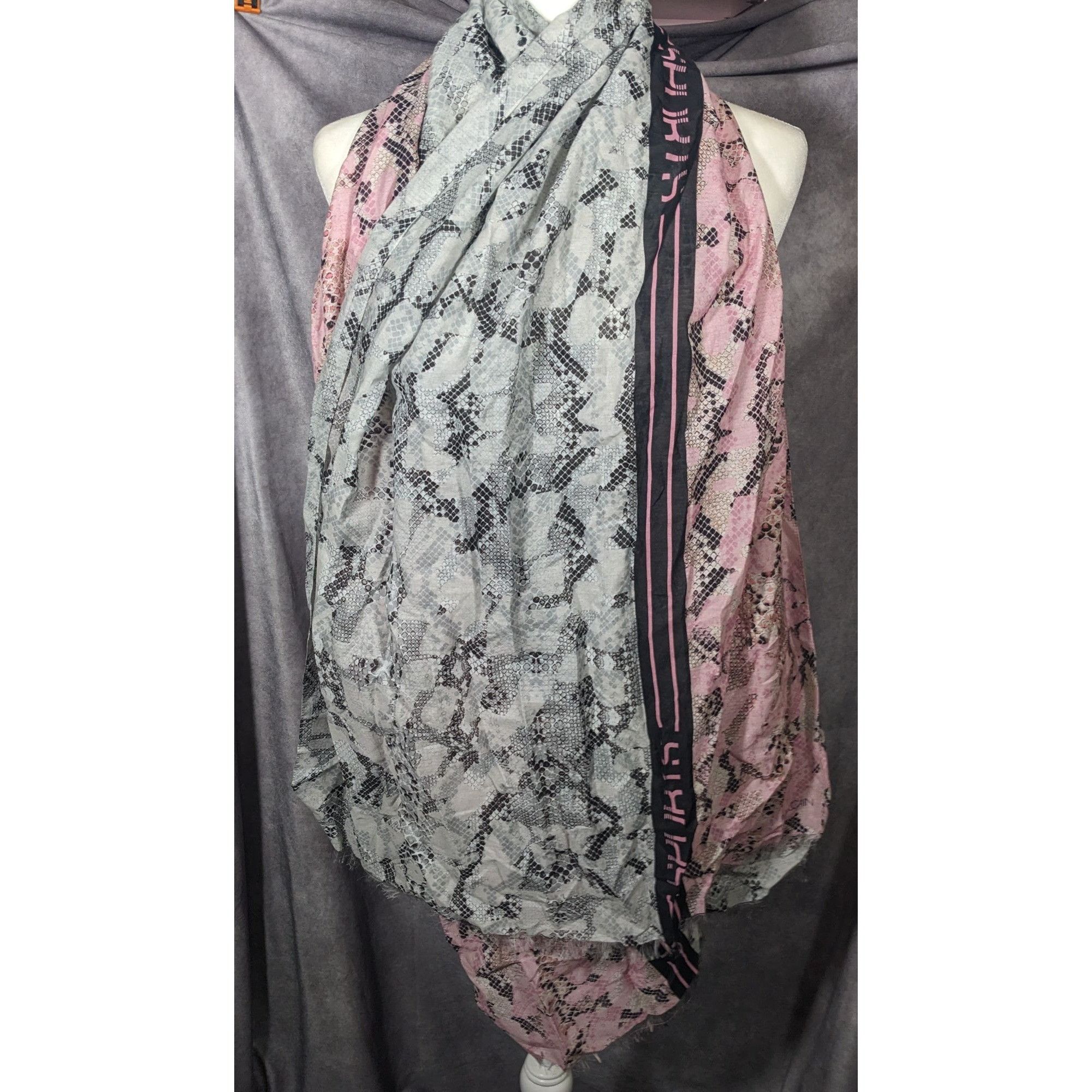 Other Marc Cain Sports Grey And Pink Snake Print Scarf Size ONE SIZE - 12 Thumbnail