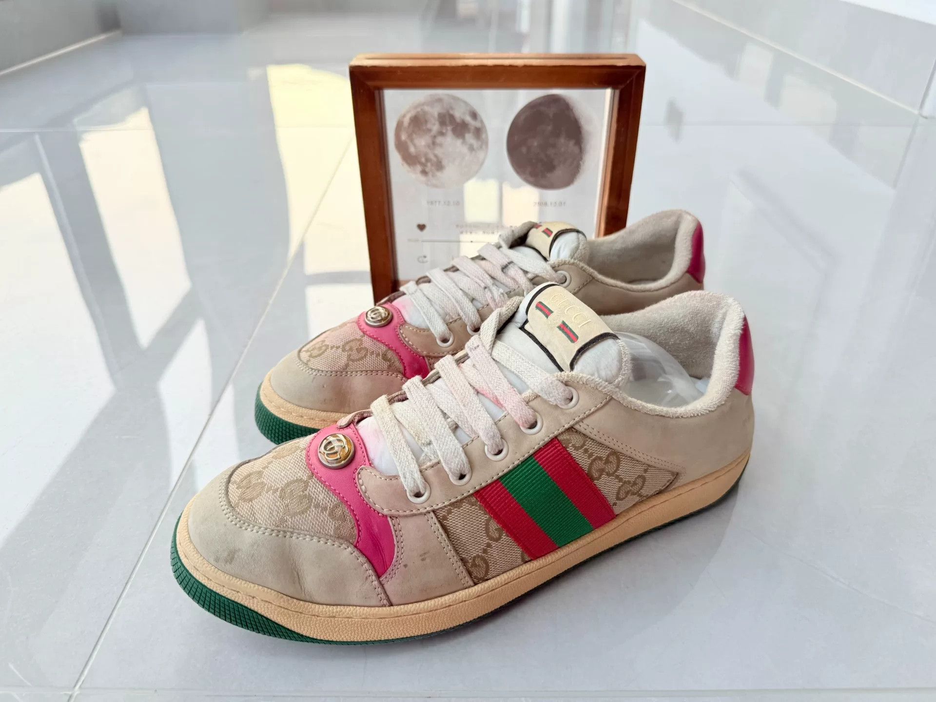 Gucci Gucci Distressed Lowtop Sneakers 7 Men Size US 7 / EU 40 - 1 Thumbnail