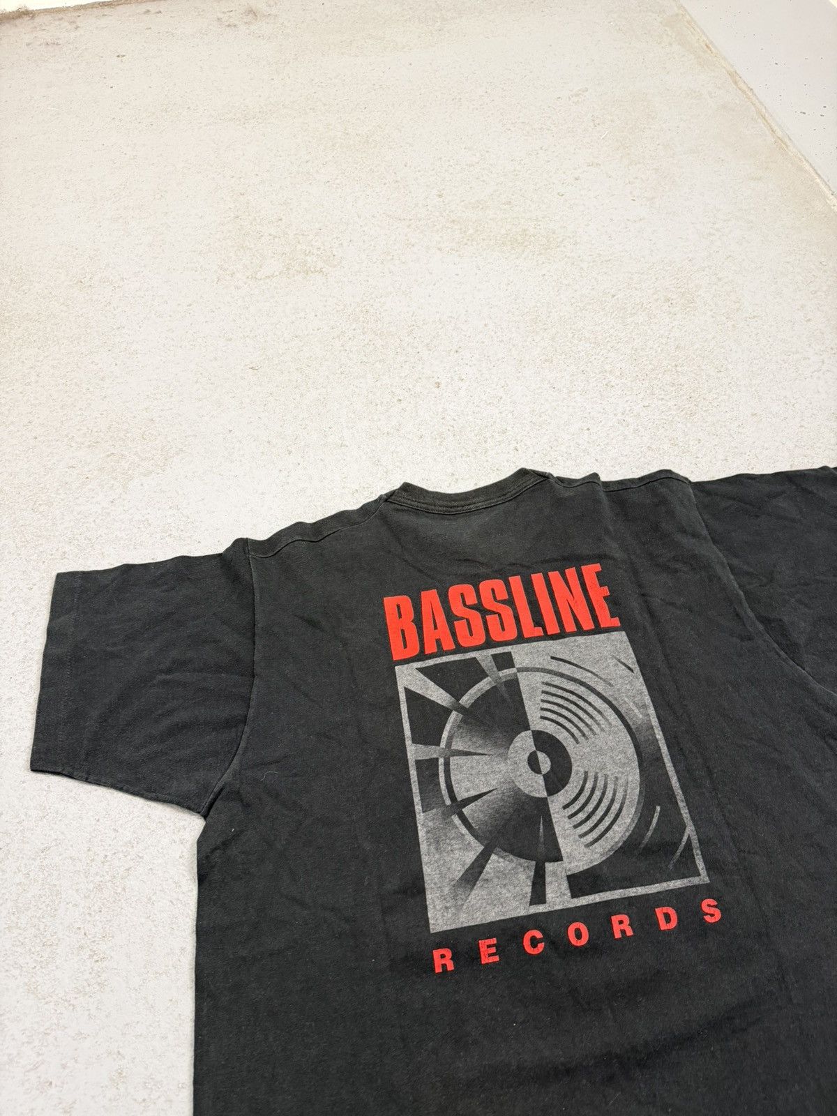 Band Tees Vintage 90s Bassline Records Promo Single Stitch T-Shirt Size US XL / EU 56 / 4 - 11 Thumbnail