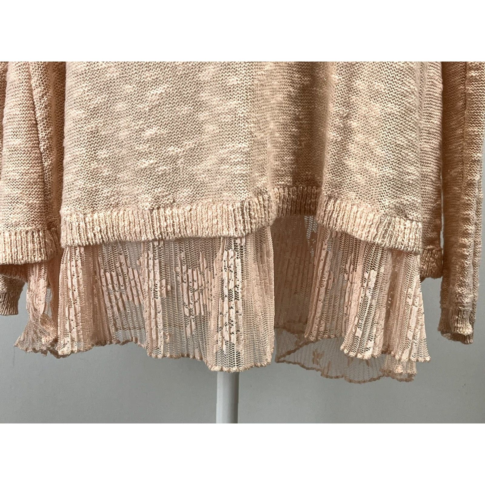 Torrid Torrid Blush Split Back Knit Sweater Top Sz 1 1X Plus Pink Lace Hem Women’s Sweater Pullover Long Sleeve Cotton Blend Knit Round Neck VGUC Women’s Size XL / US 12-14 / IT 48-50 - 6 Thumbnail