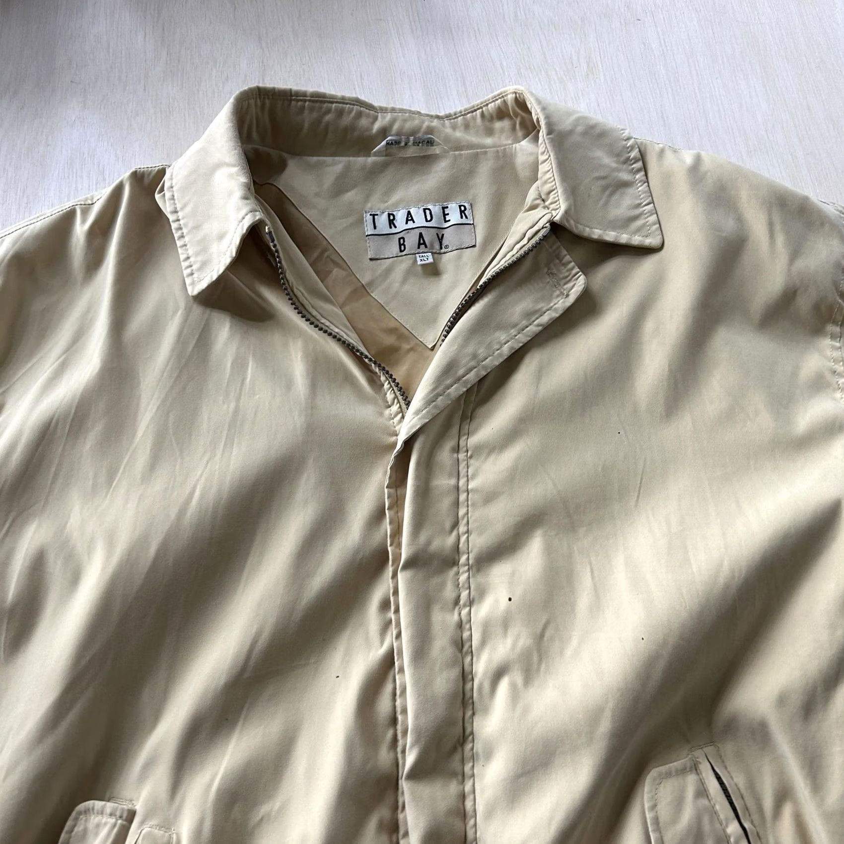 Vintage VINTAGE Trader Bay Jacket Mens XLT Beige Nylon Windbreaker Full Zip 90s Size US XL / EU 56 / 4 - 2 Thumbnail