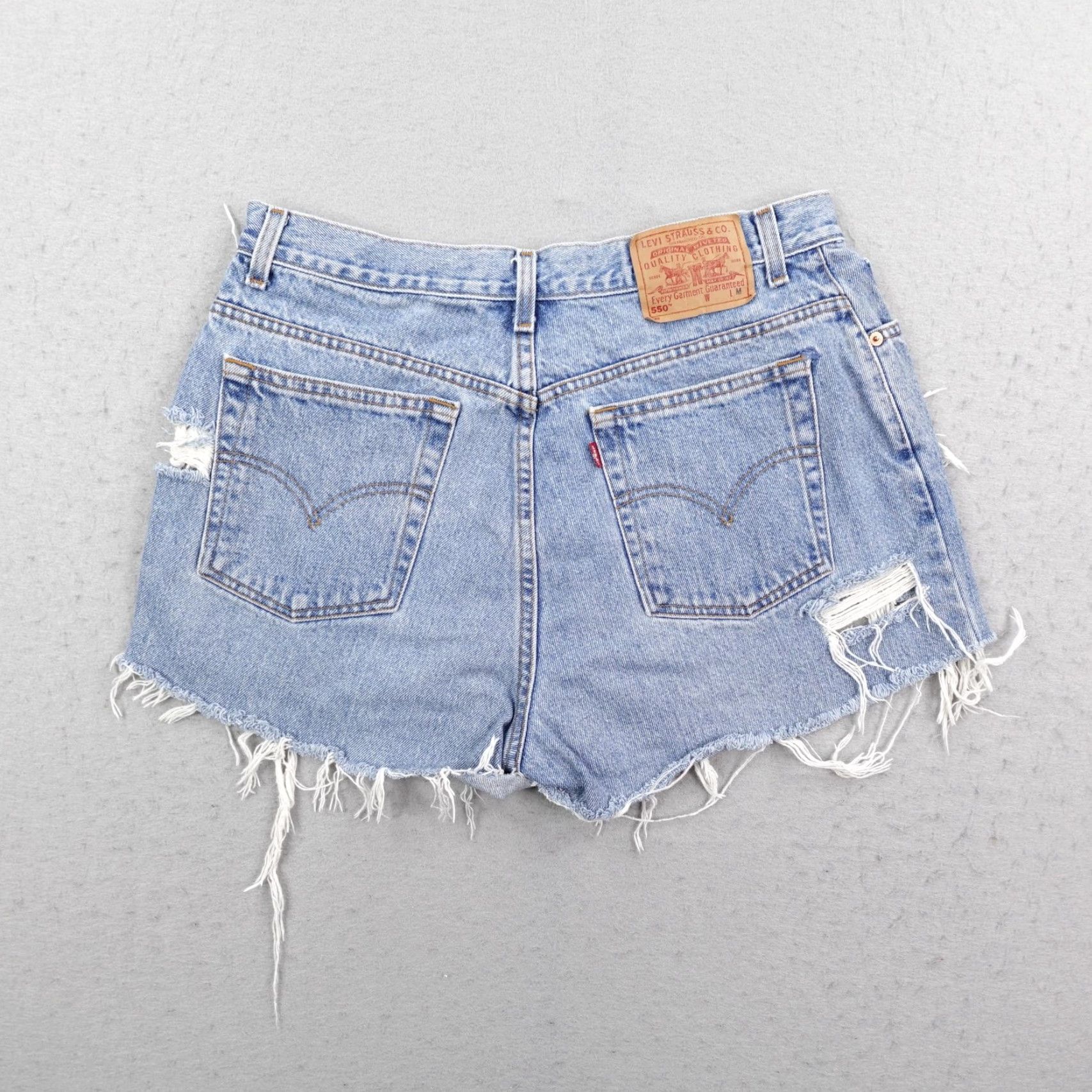Levi's VINTAGE Levi's Shorts Womens 16 Blue Denim Cut-Off 90s Relaxed Distressed Size 38" / US 16 / IT 52 - 5 Thumbnail