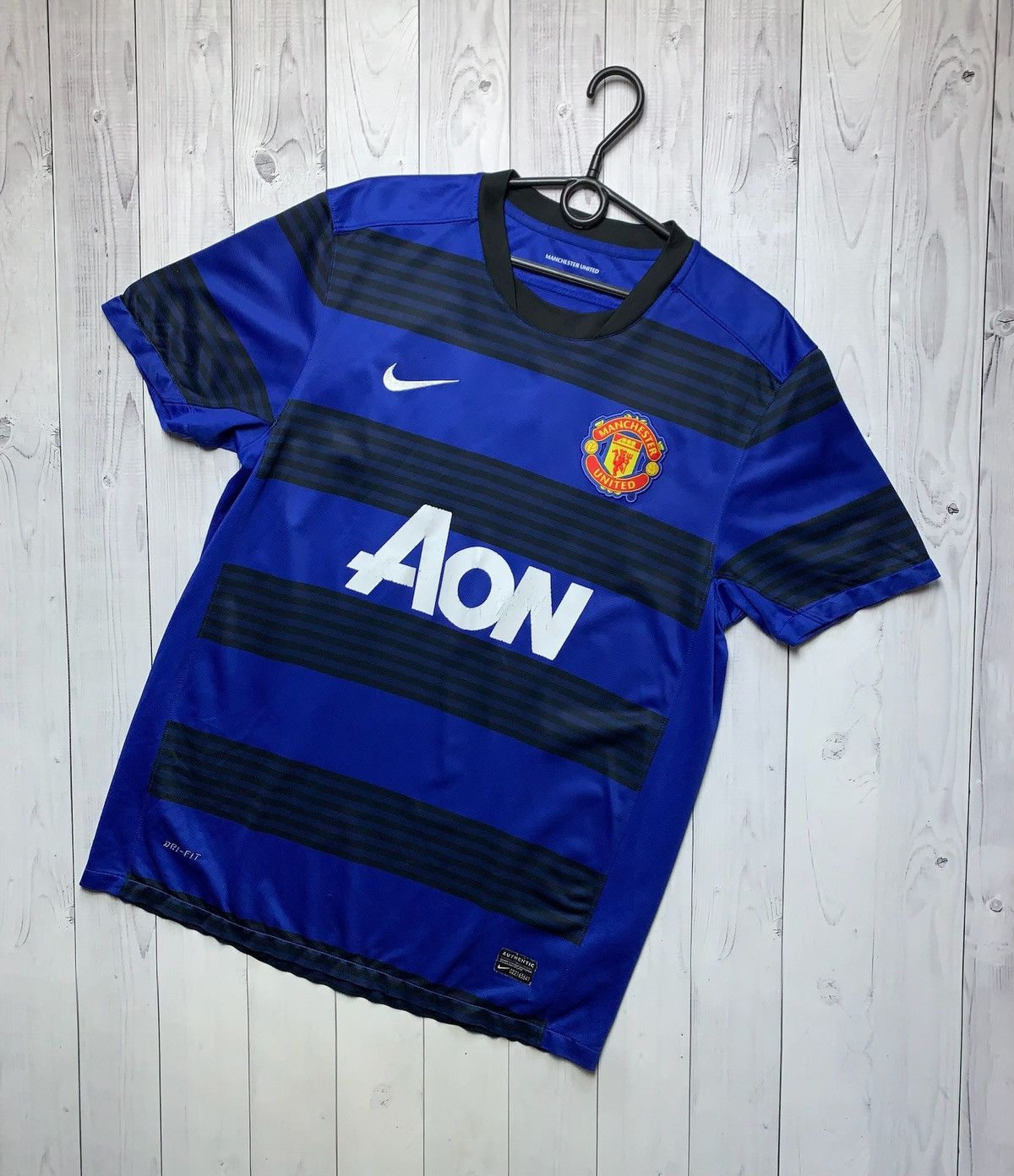 Vintage Nike Manchester United soccer jersey striped blue L