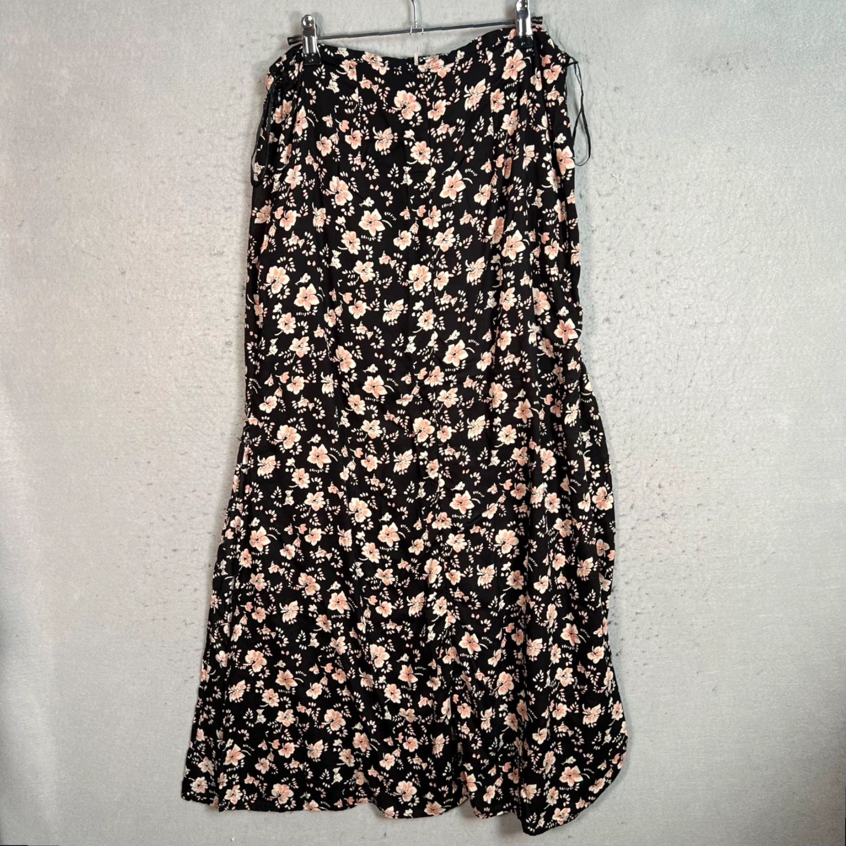 Free People Free People Skirt Womens 12 Midi Floral Black Pink 100% Modal Bohemian A-Line Vintage No N/A Size 34" / US 12 / IT 48 - 2 Thumbnail