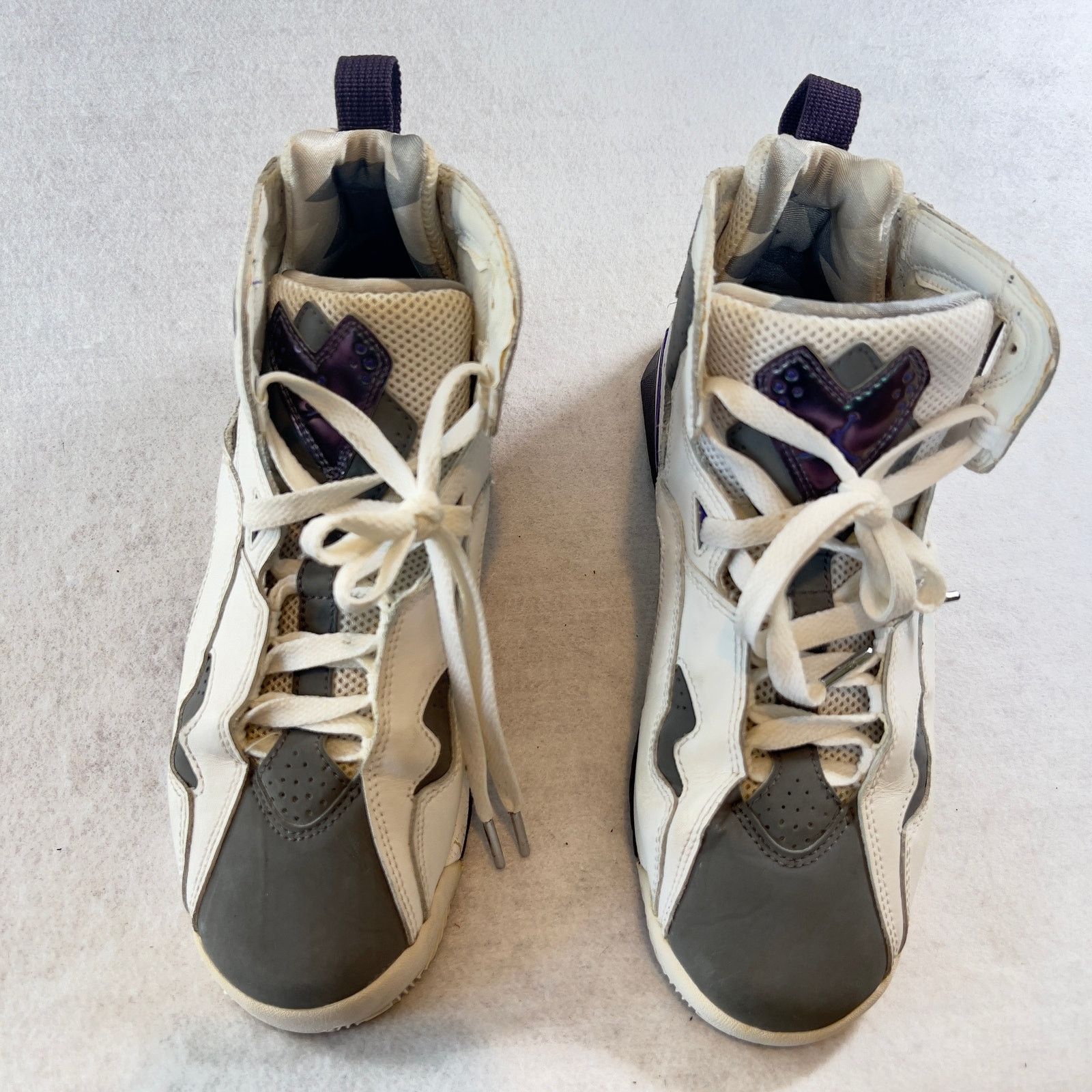 Nike Sneaker Nike Air Jordan True Flight 2008 Youth 6 #342774-151 Size US 6 / EU 39 - 12 Thumbnail