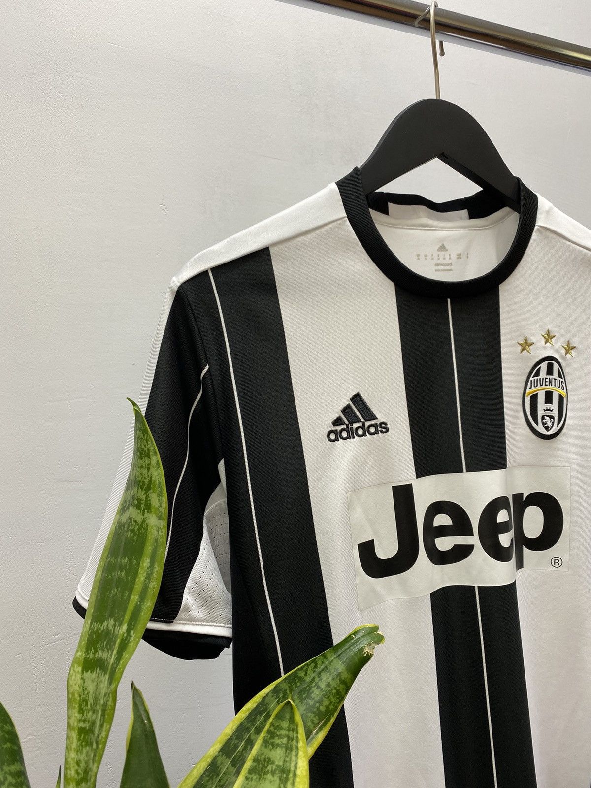 Adidas JUVENTUS ADIDAS 2016 2017 FOOTBALL HOME JERSEY Size US M / EU 48-50 / 2 - 6 Thumbnail