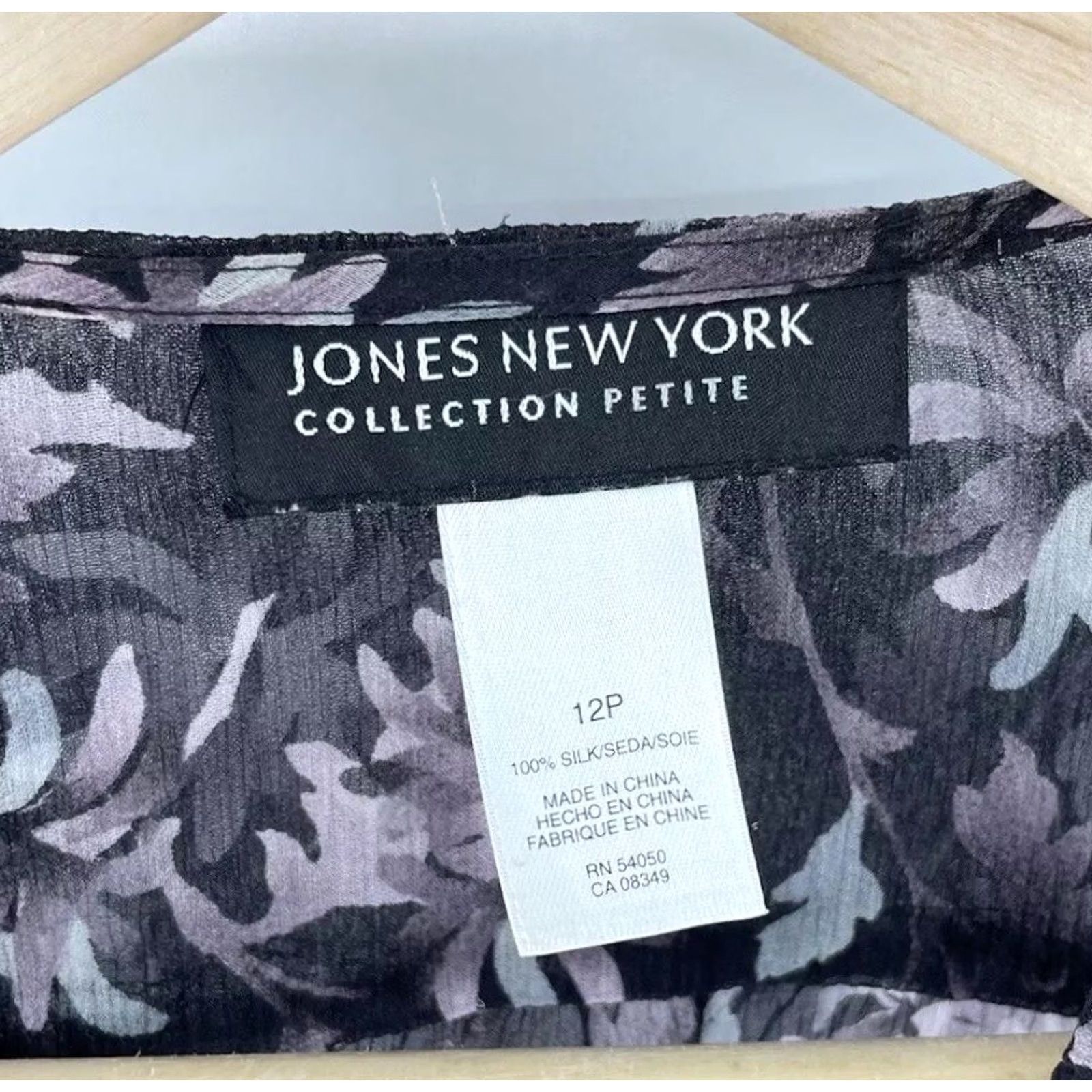 Jones New York Jones New York Cardigan Women 12P Sheer Floral Purple Black 100% Silk Button Front 3/4 Sleeve Size XL / US 12-14 / IT 48-50 - 4 Thumbnail