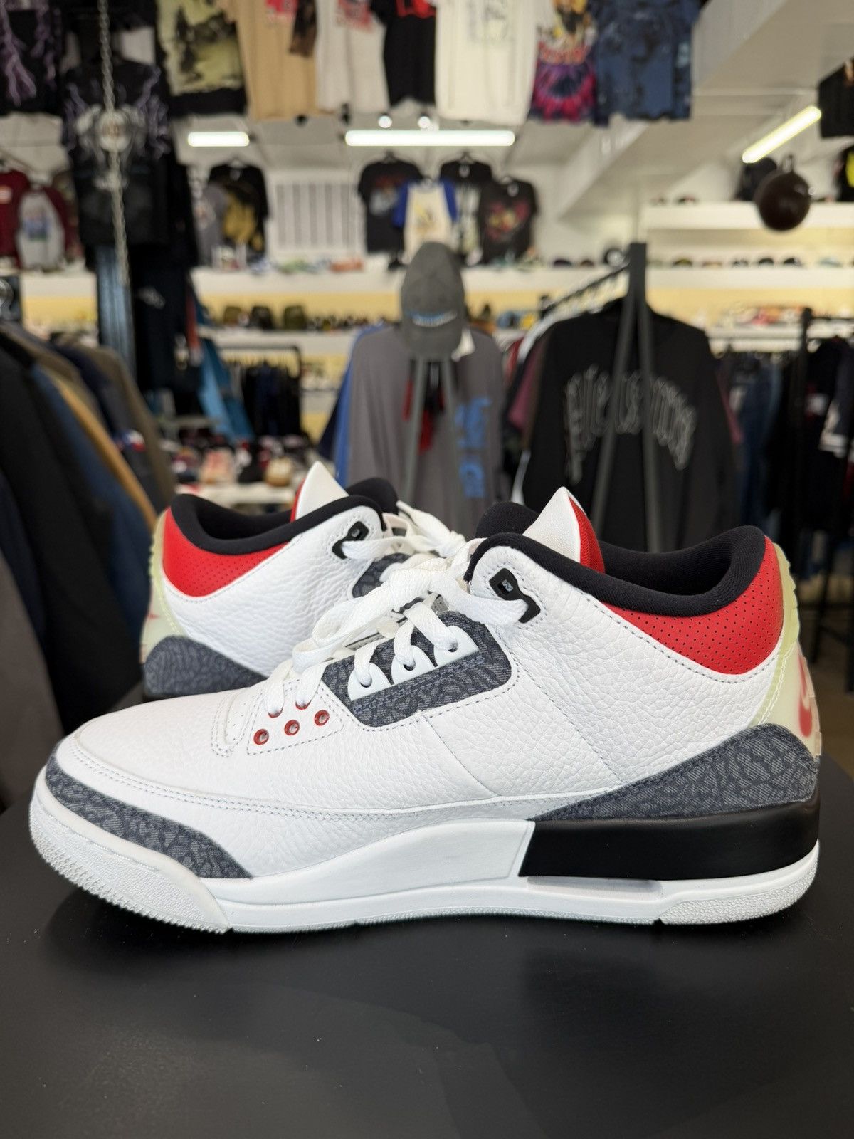 Jordan Brand Air Jordan 3 Fire Red Denim Size 10.5 (2020) Size US 10.5 / EU 43-44 - 4 Thumbnail