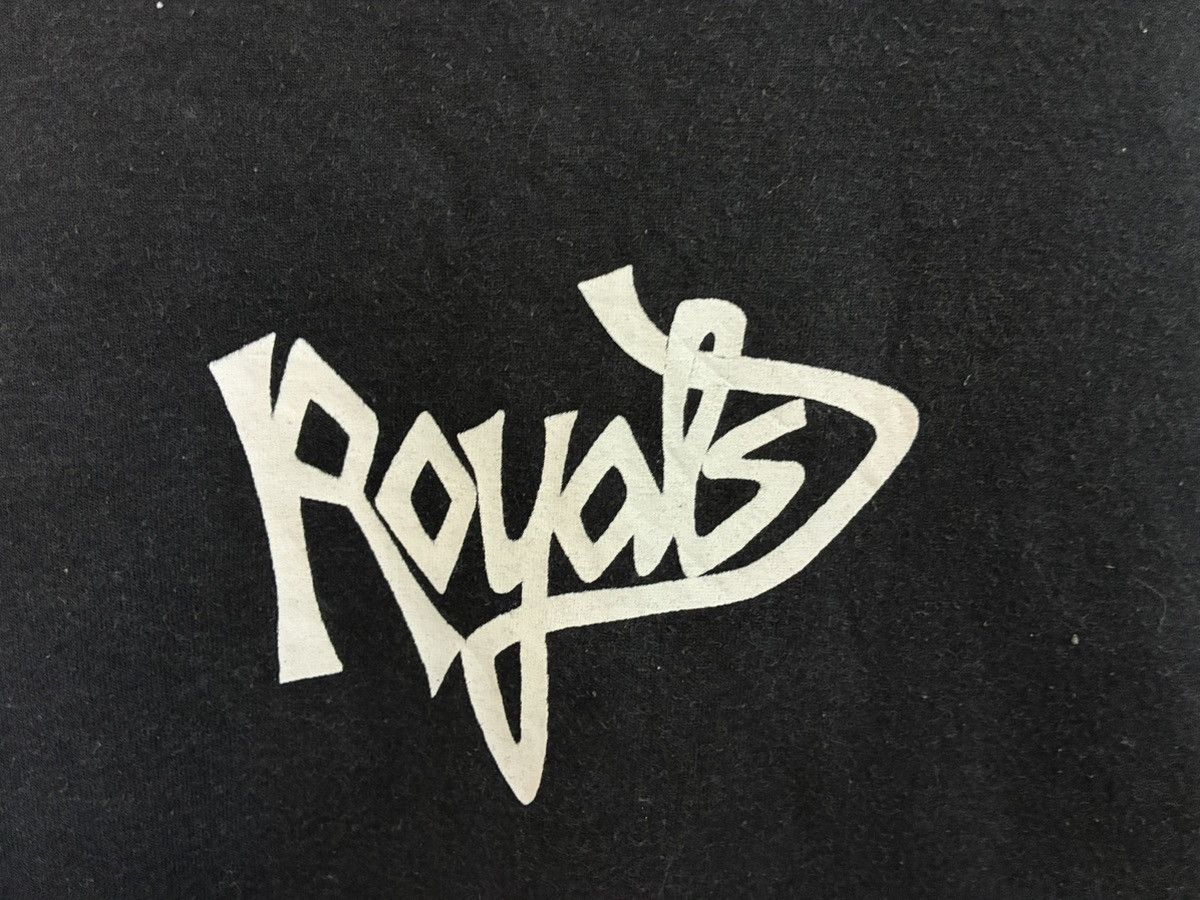 Vintage Vintage 90s Royals Back in Black streetwear t shirt Size US XL / EU 56 / 4 - 5 Thumbnail