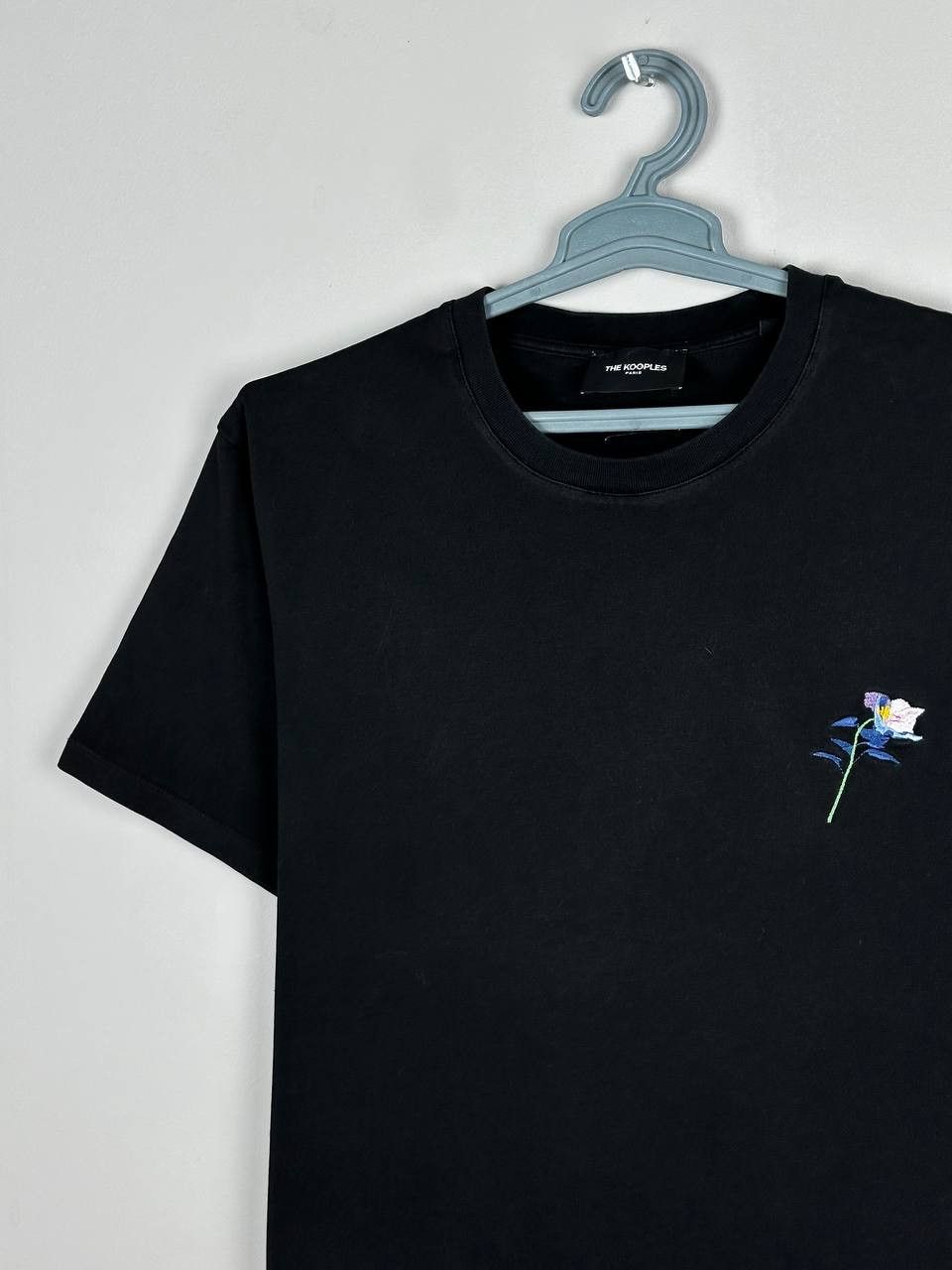 The Kooples The Kooples Black Embroidered Flower T Shirt Streetwear Size US L / EU 52-54 / 3 - 1 Thumbnail