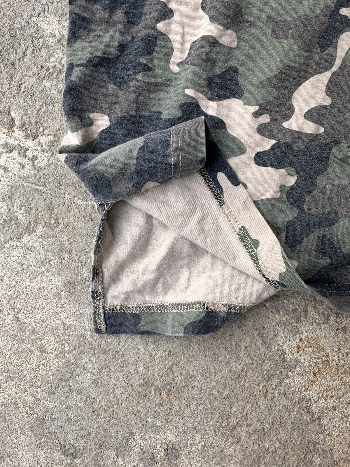 Vintage Y2K Camo Print Tshirt Size US XL / EU 56 / 4 - 3 Thumbnail