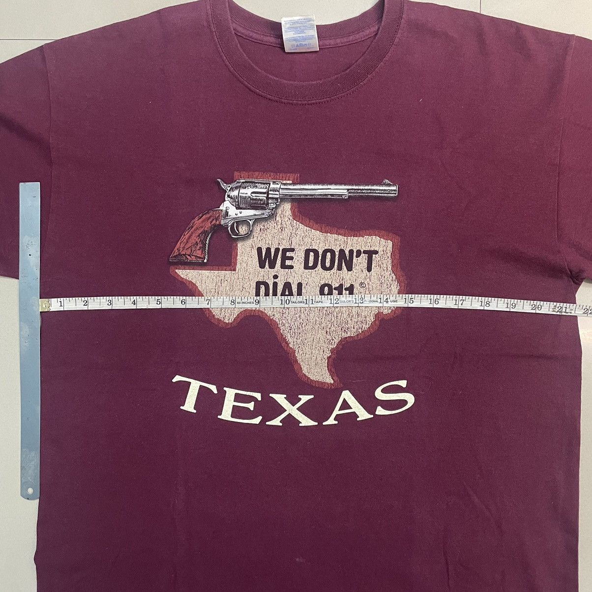 Gildan Vintage Y2K We Don't Dial 911 Tee Size US L / EU 52-54 / 3 - 8 Thumbnail