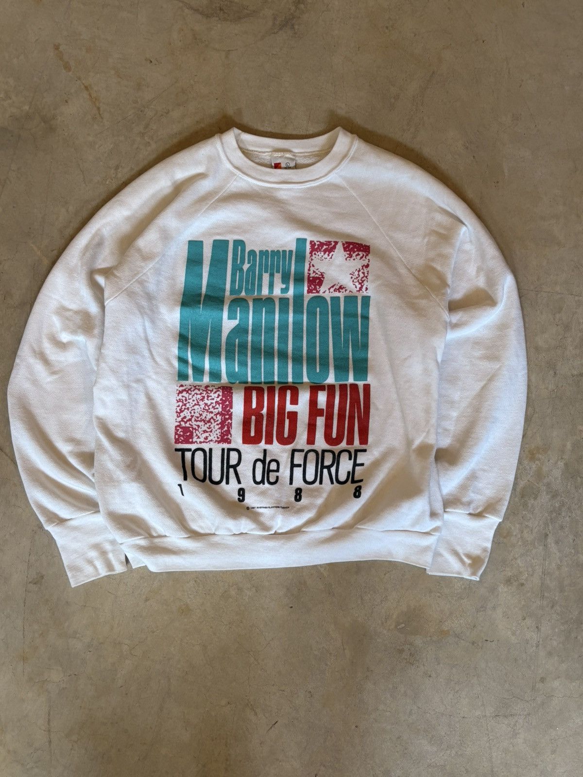 Vintage Vintage 1988 Barry Manilow Tour Sweatshirt Size US L / EU 52-54 / 3 - 1 Thumbnail