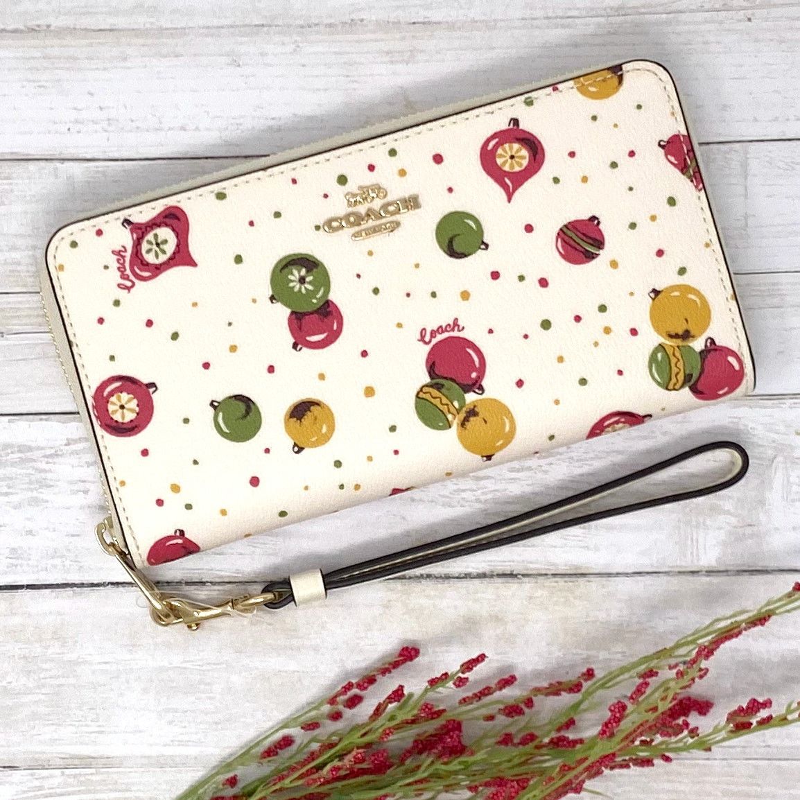 Coach Coach Long Zip Around Wallet Ornament Print C7410 Size ONE SIZE - 1 Thumbnail