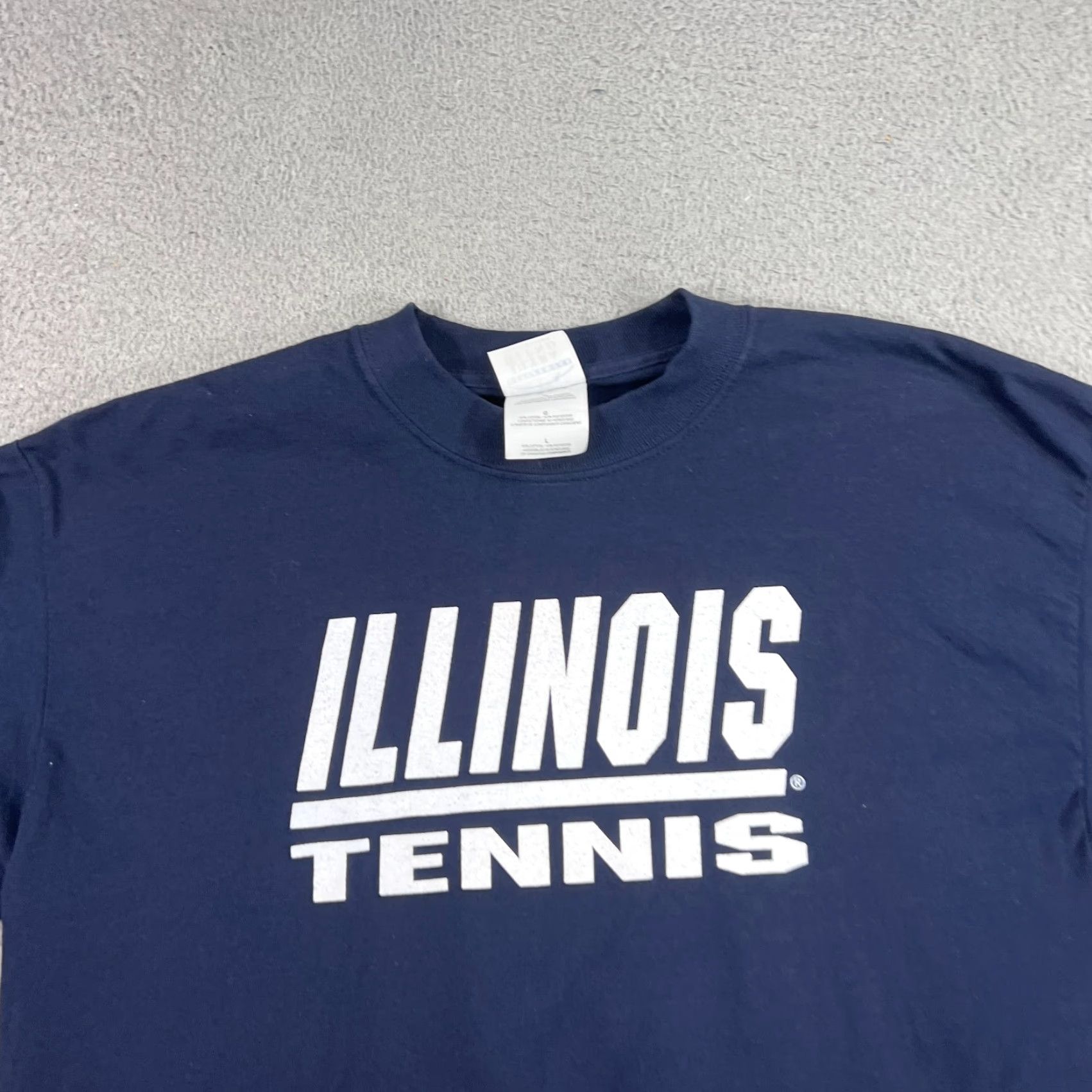 Gildan VINTAGE Illinois Shirt Men L Blue Long Sleeve Gildan Logo Embroidered 90s Hip Hop Classic CottonBlend Pullover/Crew Neck Size US L / EU 52-54 / 3 - 3 Thumbnail