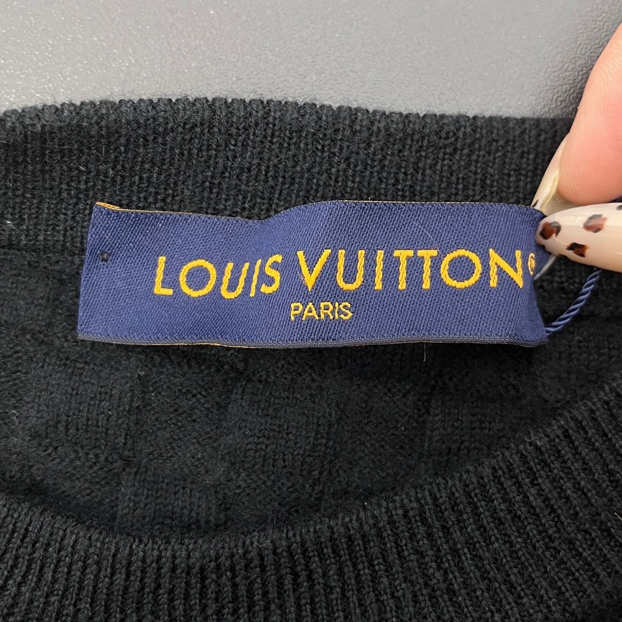 Louis Vuitton Louis Vuitton Black square pattern wool sweater Nextarrow-2 Size US XS / EU 42 / 0 - 5 Thumbnail