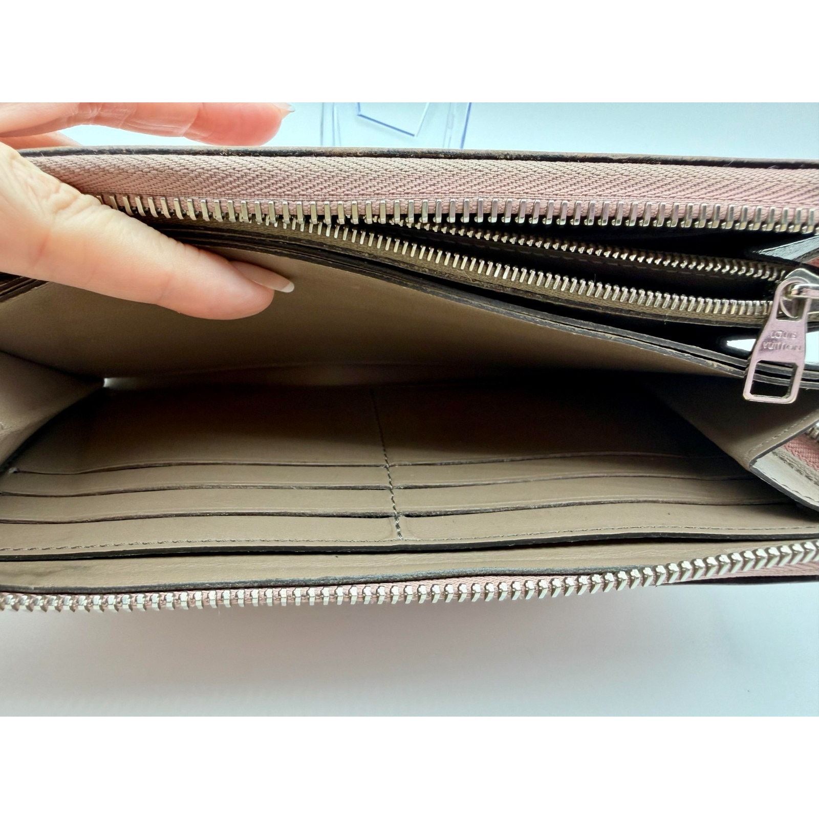 Louis Vuitton LOUIS VUITTON Comete Wallet Magnolia Leather Women's | COA Size ONE SIZE - 8 Thumbnail