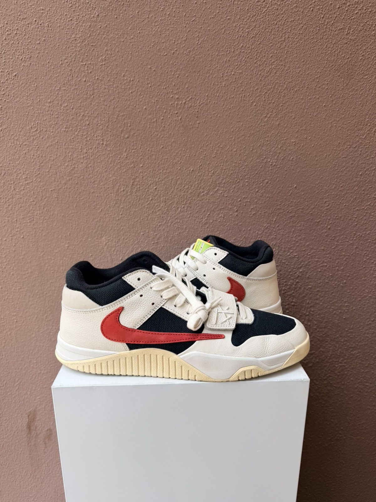 Nike × Travis Scott Air Jordan Jumpman Jack "UNIVERSITY RED" 2024 Size 13 Size US 13 / EU 46 - 1 Thumbnail