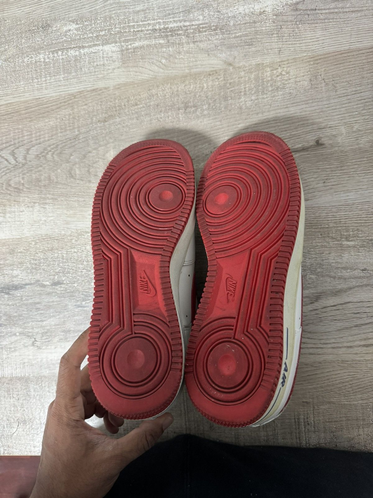 Nike Nike Air Force 1 Low 2012 University Red Size US 9 / EU 42 - 4 Thumbnail