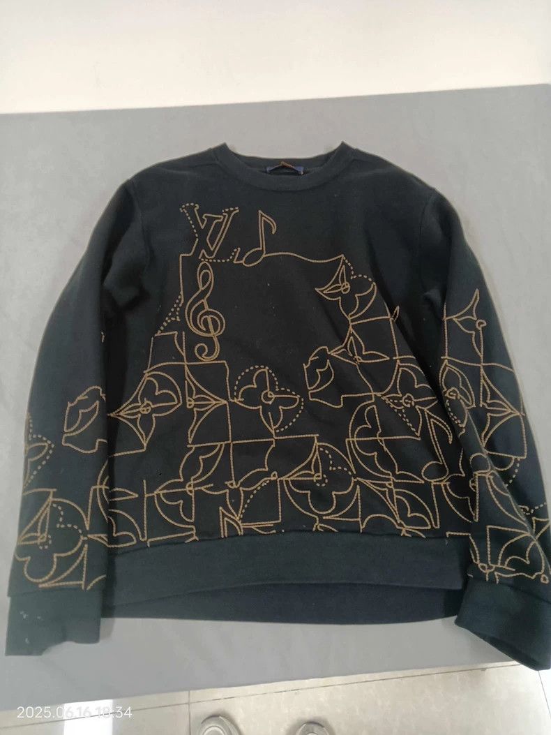 Louis Vuitton Louis Vuitton Black Note Embroidered Sweatshirt Size US XL / EU 56 / 4 - 1 Thumbnail