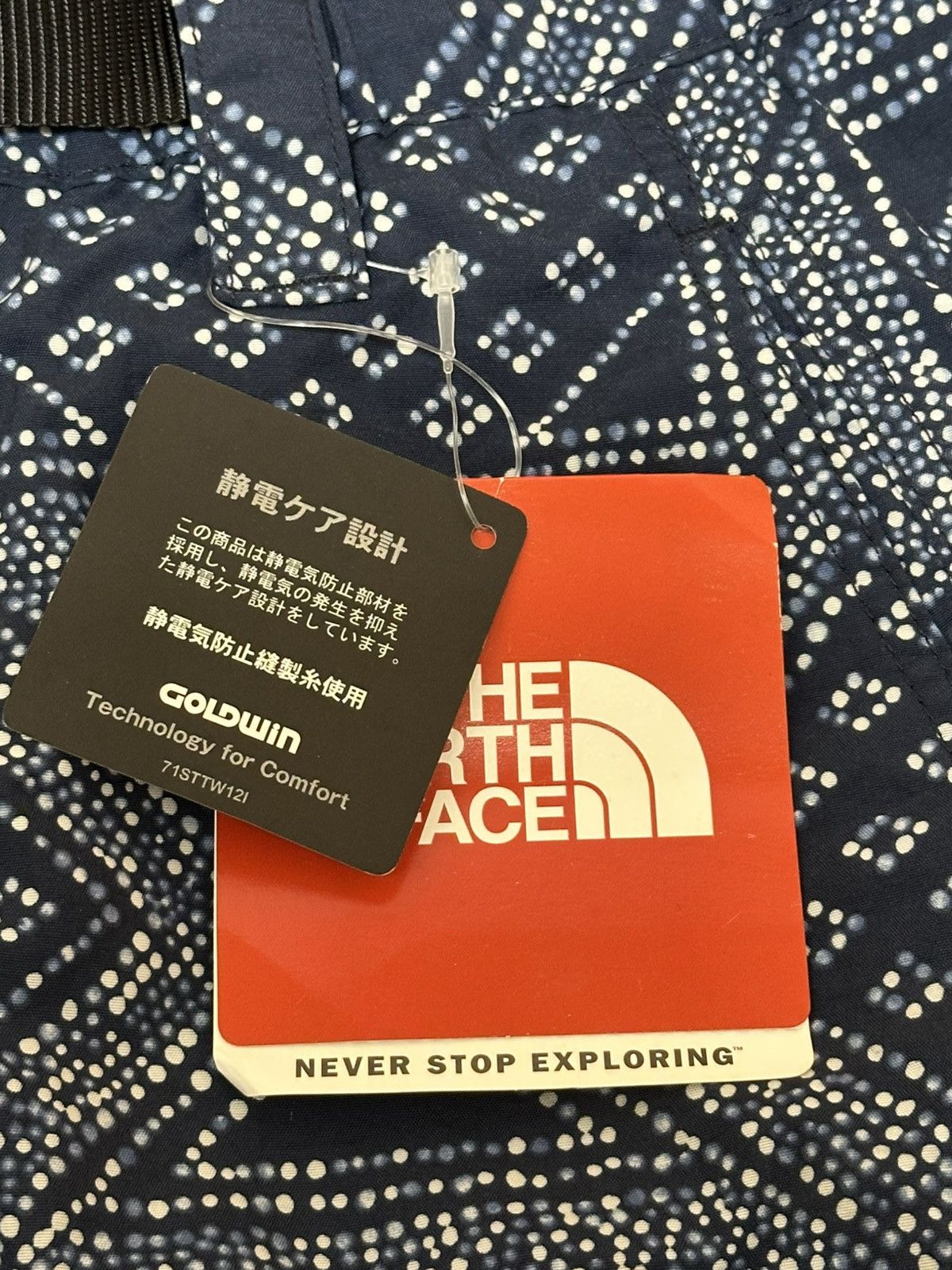 The North Face The North Face men's navy shorts a geometric bandana-style Size US 34 / EU 50 - 17 Thumbnail
